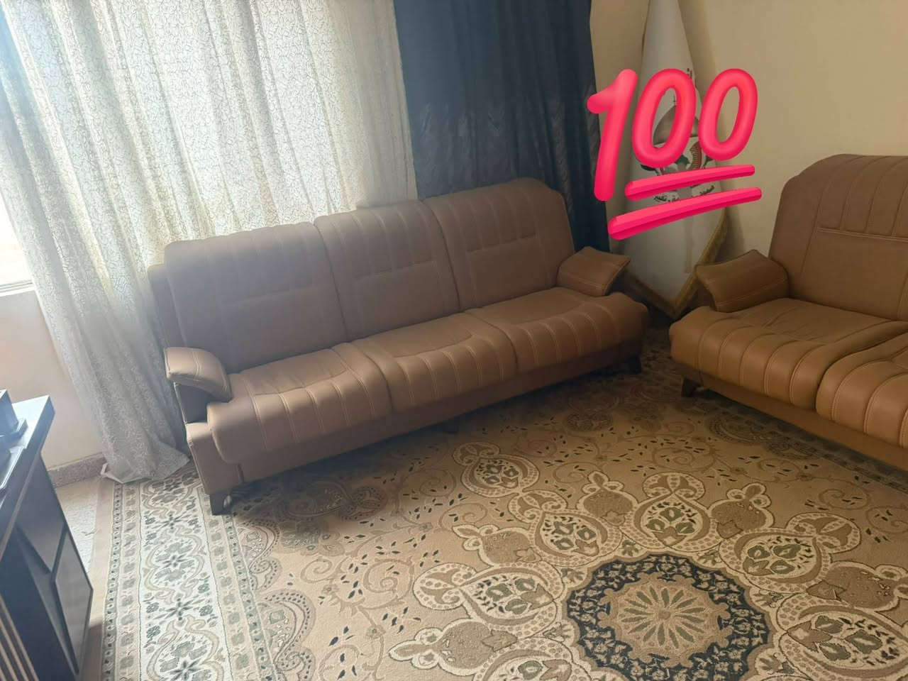 تخم جلد • ميز • كرسي جديد