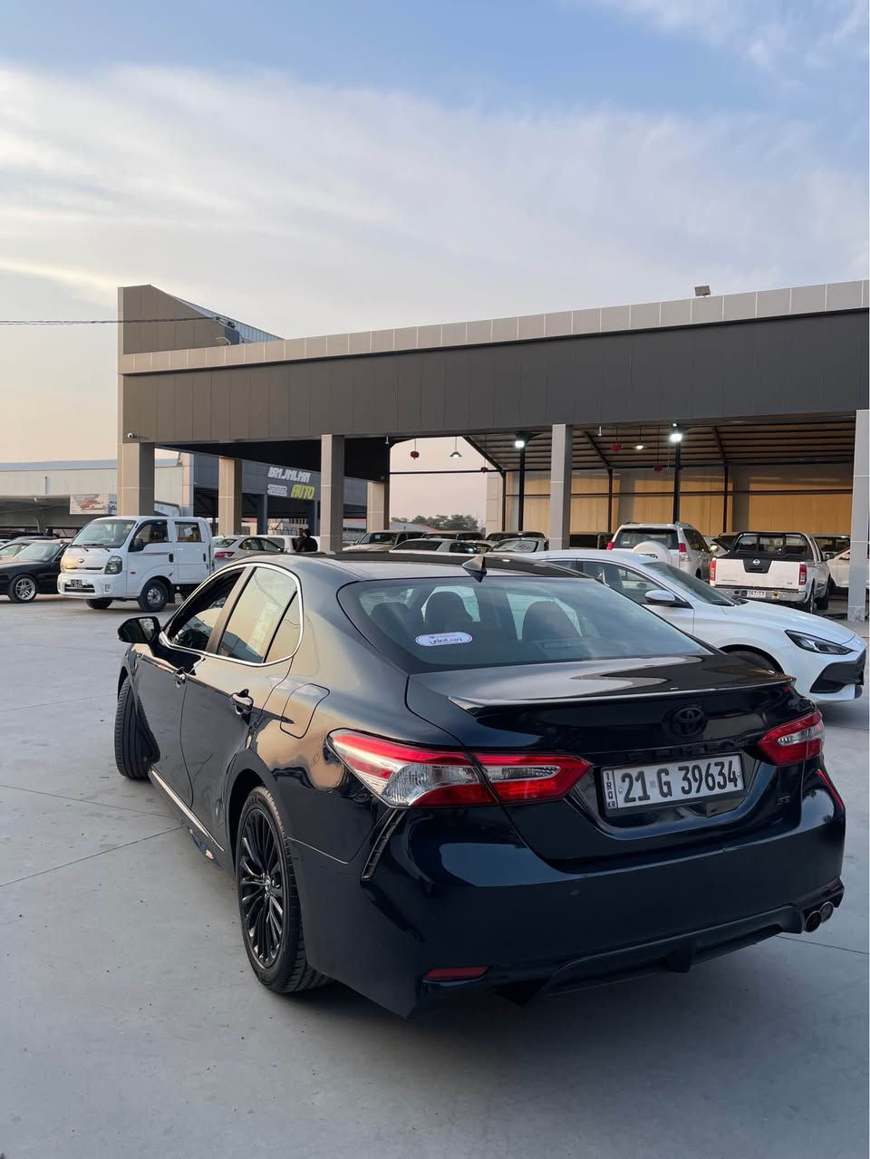 یۆتا کامری ٢٠٢٠ (Toyota Camry 2020 SE)
 مۆدێل: ٢٠٢٠
 مواسەفات: SE
 بۆیاخ: یەک پارچە و نیو بۆیاخە (بەپێی پشکنینی سۆنەر)
 ئێرباگ: بە شەرت هیچ ئێرباگێکی نەتەقیوە (سەلیم)
 گێر و مەکینە: بە شەرت
 سەنەوی: تازەیە
 ڕۆشتن: ١٢٥ هەزار
 باری گشتی: زۆر خاوێنە و ڕەسمی سۆنەری دانراوە 
 سعر: ١٥٥ وەرەقە (١٥,٥٠٠$)
 ژمارەی پەیوەندی: *********** (ڤایبەر و وەتسئەپی لەسەرە)

4T 1M11AK6LU393760 رەقەمی شانسی 

الإعلان باللغة العربية:
تويوتا كامري ٢٠٢٠ (Toyota Camry 2020 SE)
 الموديل: ٢٠٢٠
 المواصفات: SE
 الصبغ: قطعة ونصف صبغ (حسب تقرير السونار المرفق)
 الإيرباك: بشرط سليمة بالكامل (لم يتفجر أي إيرباگ)
 القير والمحرك: بشرط وشرط الفحص
 السنوية: جديدة
 المسافة المقطوعة: ١٢٥ ألف
 الحالة العامة: سيارة نظيفة جداً
 السعر: ١٥٥ ورقة (١٥,٥٠٠ دولار)
 رقم التواصل: *********** (متوفر فايبر وواتساب) السليمانية, العراق
