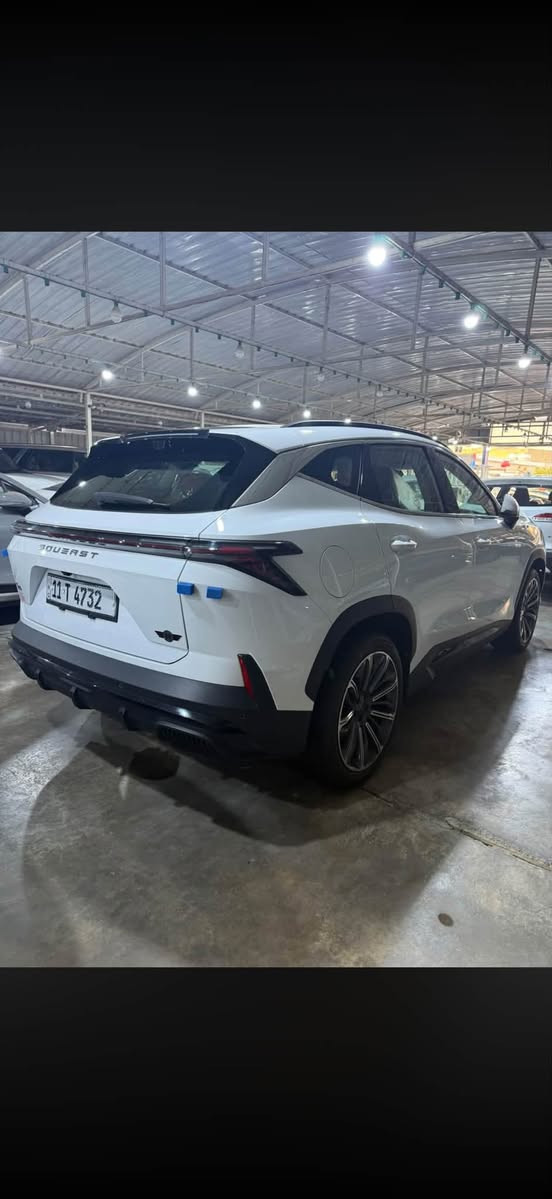 ⁨ ‎سوئيست S06 1.6L PREMIUM القفلة 

‎العداد 

750 كيلو متر   رقم مميز 

‎المحرك: 4 أسطوانات 1.6L  تيربو 197 حصان
‎العزم (نيوتن-م.): 290
‎ناقل الحركة: اوتوماتيكي دبل كلاتش من 7 سرعات
‎استهلاك الوقود: 8 لتر لكل 100 كم

‎الضمان الأساسي: 6 سنوات أو 200,000 كم (أيهما أولا)
‎ضمان المحرك: 10 سنوات أو 1،000،000 كم (أيهما أولا / للمالك الأول)

المواصفات:
‎*إطارات قياس 20 إنچ
‎*فتحة سقف بانوراما 1.1 م
‎*شاشة عرض ترفيهية قياس 15.6 إنچ
‎*شاشة عدادات رقمية قياس 10.25 إنچ
‎*مقصورة الركاب من الجلد الفاخر
‎*مقعد السائق والراكب كهربائي
‎*مقاعد السائق والراكب مبردة
‎*كاميرات محيطية 540 درجة
‎*مثبت سرعة مع رادار تفاعلي 
‎*نظام مراقبة النقطة العمياء 
‎*نظام تحذير مغادرة المسار
‎* نظام المساعدة للبقاء في المسار
‎*نظام الكبح التلقائي في حالة الطوارئ
‎*نظام القيادة شبه الذاتية
‎*نظام الفرامل اليدوية الاوتوماتيكي Auto hold 
‎*نظام التحكم بنزول المنحدرات
‎*حساسات أمامية
‎*حساسات خلفية
‎*نظام التحذير من التصادم الأمامي والخلفي 
‎*نظام ابل كار بلاي واندرويد أوتو لاسلكي
‎*نظام صوتي متطور 8 سماعات من Sony 
‎*بلوتوث / هاتف السيارة
‎*إنارة محيطية لون ازرق
‎*إنارة ترحيبية
‎*صندوق كهربائي 
‎*المرايا الجانبية قابلة للطي كهربائياً ومدفئة
‎*مصابيح أمامية أوتوماتيكية LED مع مصابيح نهارية LED
‎*نظام التحكم الذكي بالإنارة العالية
‎*نظام تقنية الهواء بالايونات PM2.5
‎*فلتر تنقية الهواء (N95)
‎*دخول ذكي (بصمة)
‎*تشغيل عن بعد
‎*خاصية إغلاق الشبابيك وفتحة السقف عن بعد 
‎*شاحن هاتف لاسلكي سريع
‎*ماسحات الزجاج الامامي مع حساس للمطر
‎*مسند الذراع الوسطي مع ثلاجة
‎*وضعيات قيادة متعددة 
‎*نظام مراقبة ضغط الإطارات
‎*وسائد هوائية امامية وجانبية عدد 6

للاستفسار ☎️ *********** 
سعر 31و500
