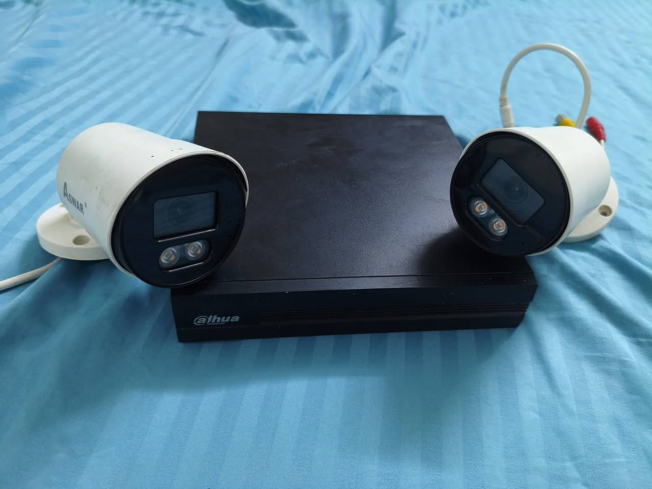 السلام عليكم من رخصه لادمن dvr 8كامرات 2 ميكا مع هارد 500 بنفسجي مع كامرتين اسوار 5 ميكا تشتغل عل. dvr  بسعر 110 يوجد توصيل داخل بغداد للتواصل ***********
