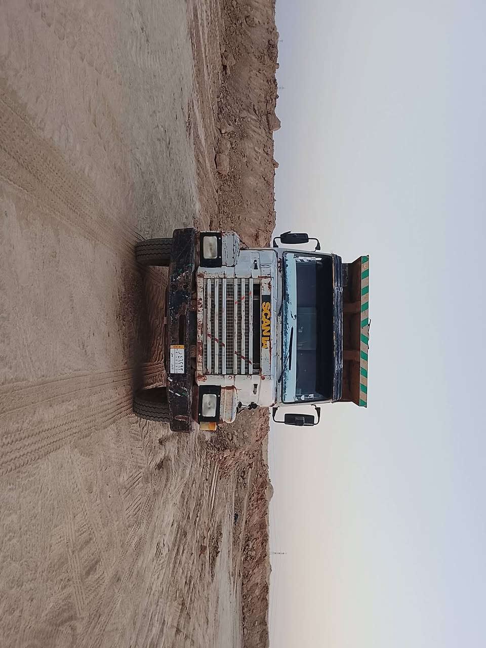 شاحنة • بدون تفاصيل