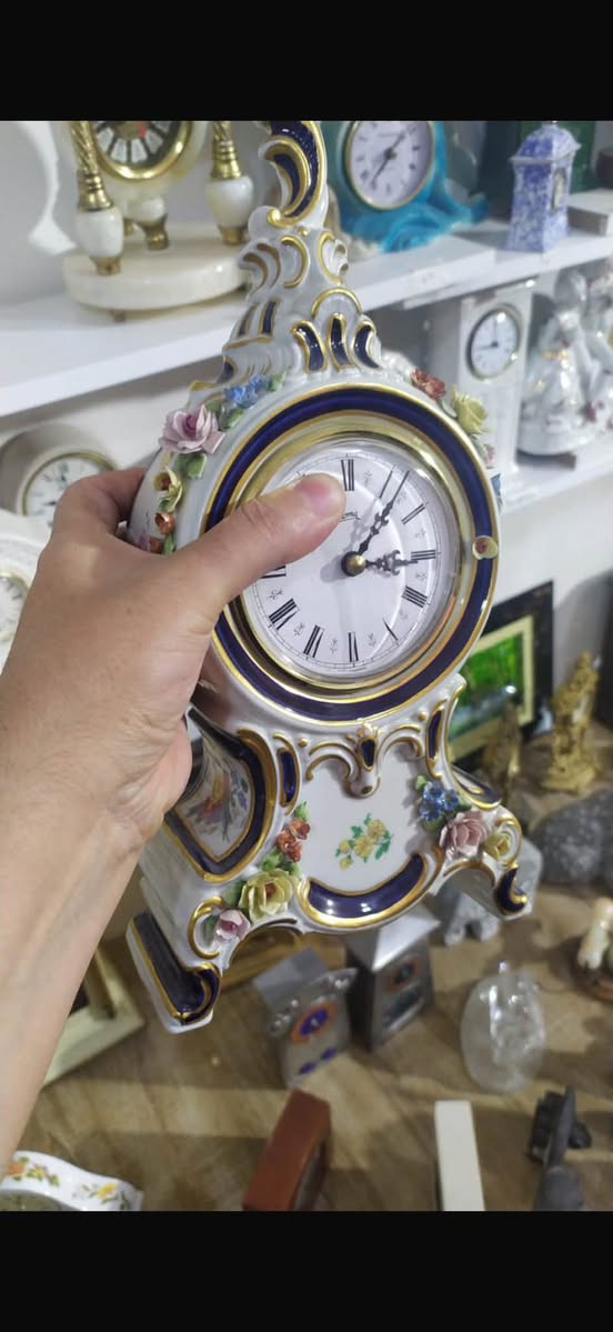 للبيع ساعة منضديه ماركة دريسدن الماني مختومة من البورسلين باتري . للاستفسار عن السعر وصور الختم اكثر عبر رقم
الواتس اب ***********
