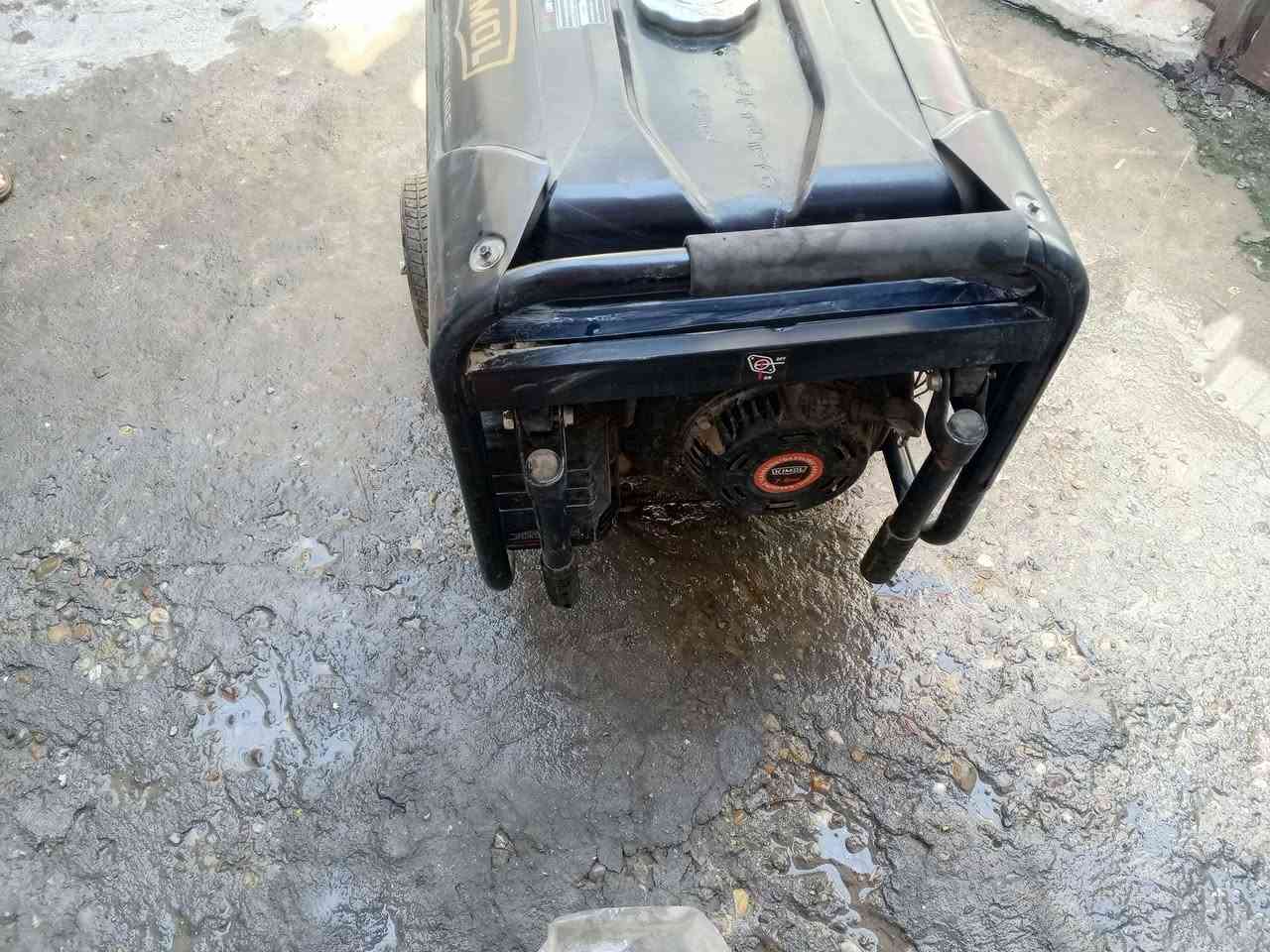 مولد للبيع استعمال قليل سلف وهندر باتري واكف اخت الجديد مامشتغلة غير 3 مرات متروكة من زماان  10امبيرات اتصال *********** بغداد, العراق
