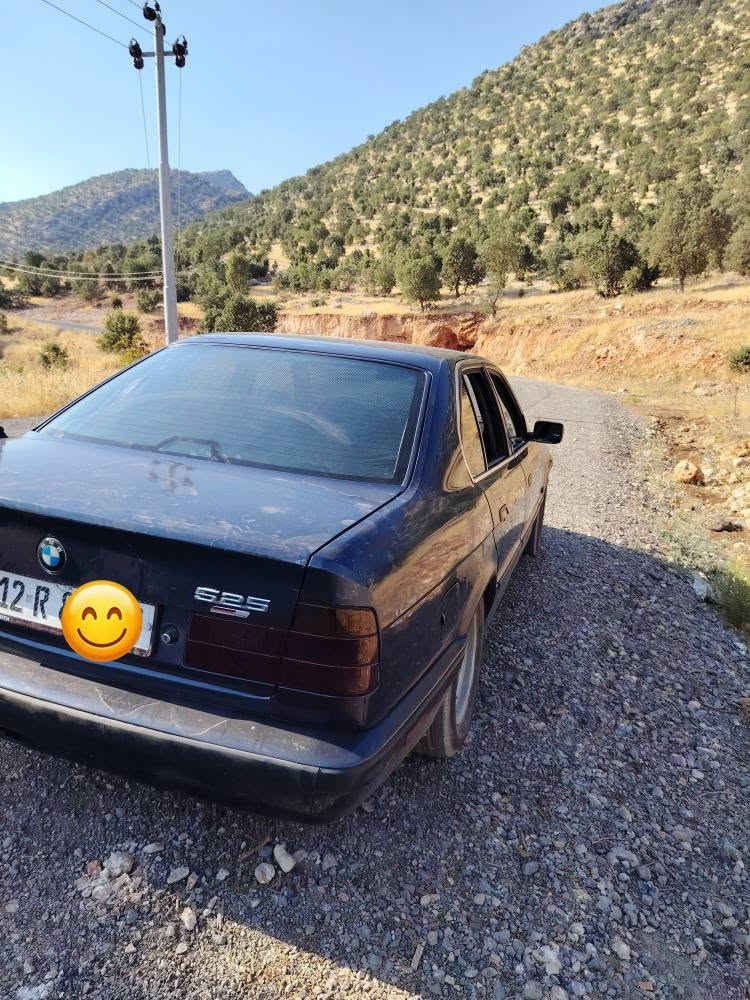 السلام عليكم
BMW للبيع
موديل 91
حجم 525i
محرك كير شرط
محرك كبس 
كير توماتيك
جامات 4 كهرب
السقف مطوز بس
تبريد شغال 
تتدفئه شغاله
طخم تاير جديد 
شرط التحويل
هزا جديده
السعر 60 وبي مجال
***********
*********** موصل, نينوى
