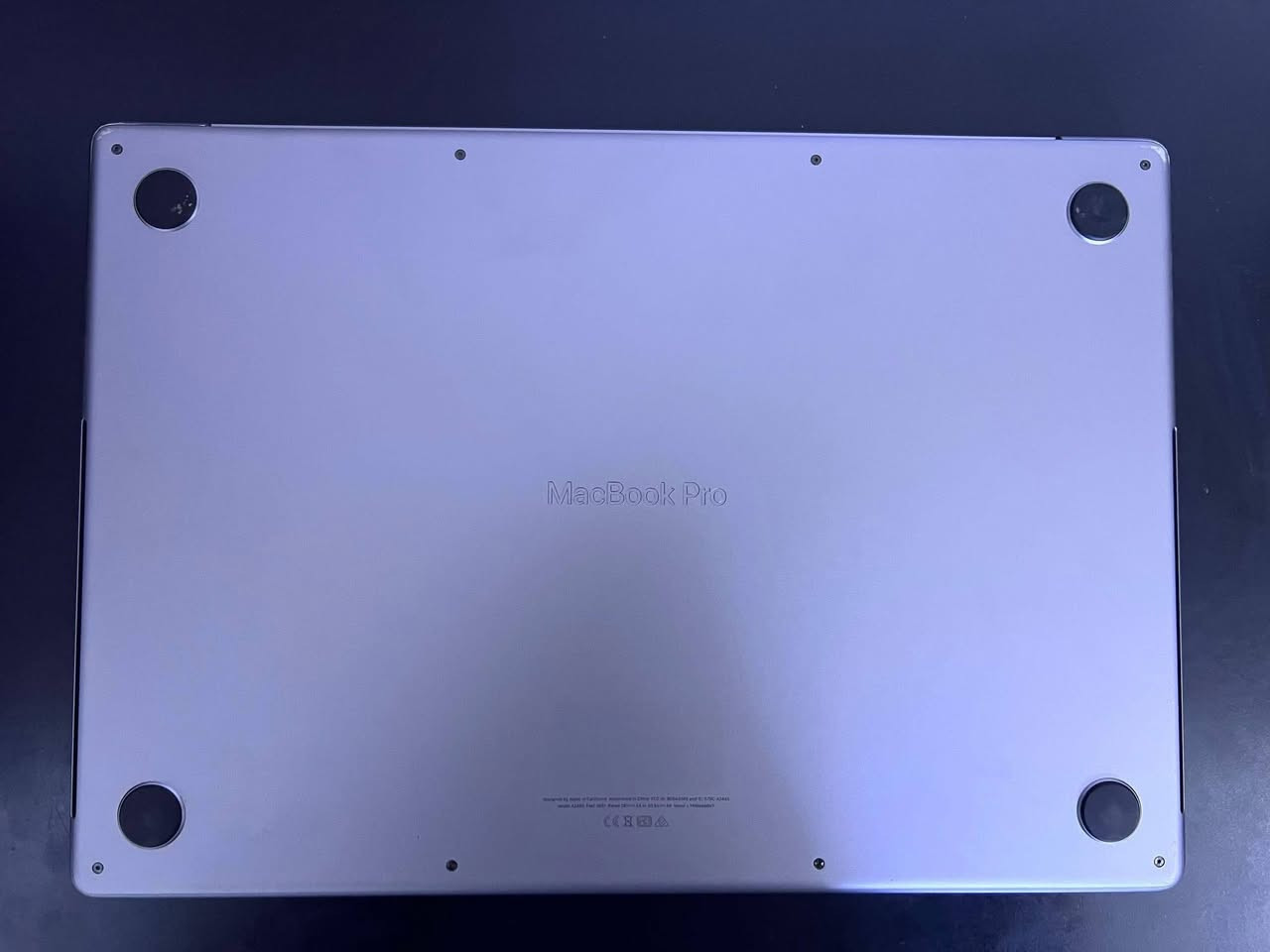 MacBook Pro 2021 M1 Pro 16” 

Ram 16 | SSD 500 

Battery 86 - Cycle 472

 البقع تظهر باللون الاسود داخل الخلفية البيضاء فقط وغير مؤثرة على الدقه و ماراح تسبب مشكلة مستقبلًا 

Price : 1,050,000

***********
