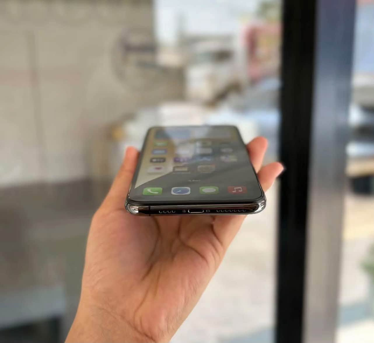 ايفون 11برو ماكس 📱 
مستبدل شاشه وبطاريه 
بصمه وجه شغاله 
ذاكره 512🤩
لون مميز. بسعر ال 11عادي✨ سعر🔥 🔥 
اتصال ***********
