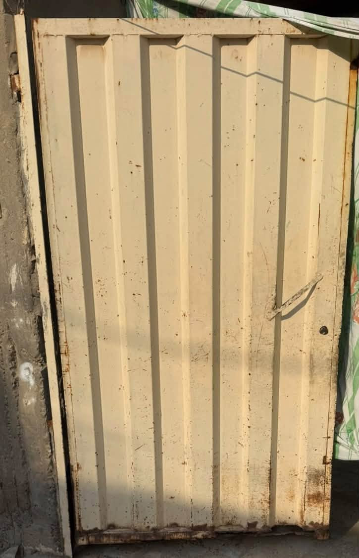باب حديد. للبيع كاملة شوفت العين
النجف الكوفه 

السعر 120وبيهة مجال بصيط
 رقم ***********
