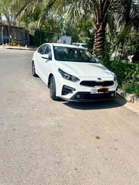 سيراتو٢١ماشيه٨٦ مابيها حادث فقط رصعه ضربه طوبه بالجاملغ الخلفي وراجعه ...