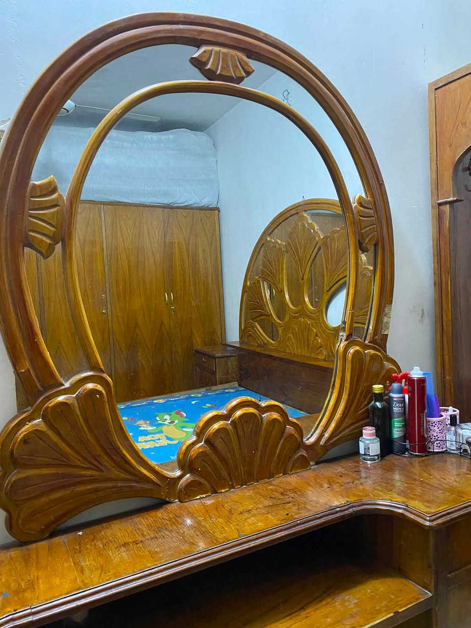 السلام عليكم
غرفة الداخل والخارج صاج 5 باب
 مسرح 
نقصها بس صبغ ويدات
السعر ٤٥٠ الف 
*********** الرقم لغرض التواصل
العنوان بغداد الشعب
