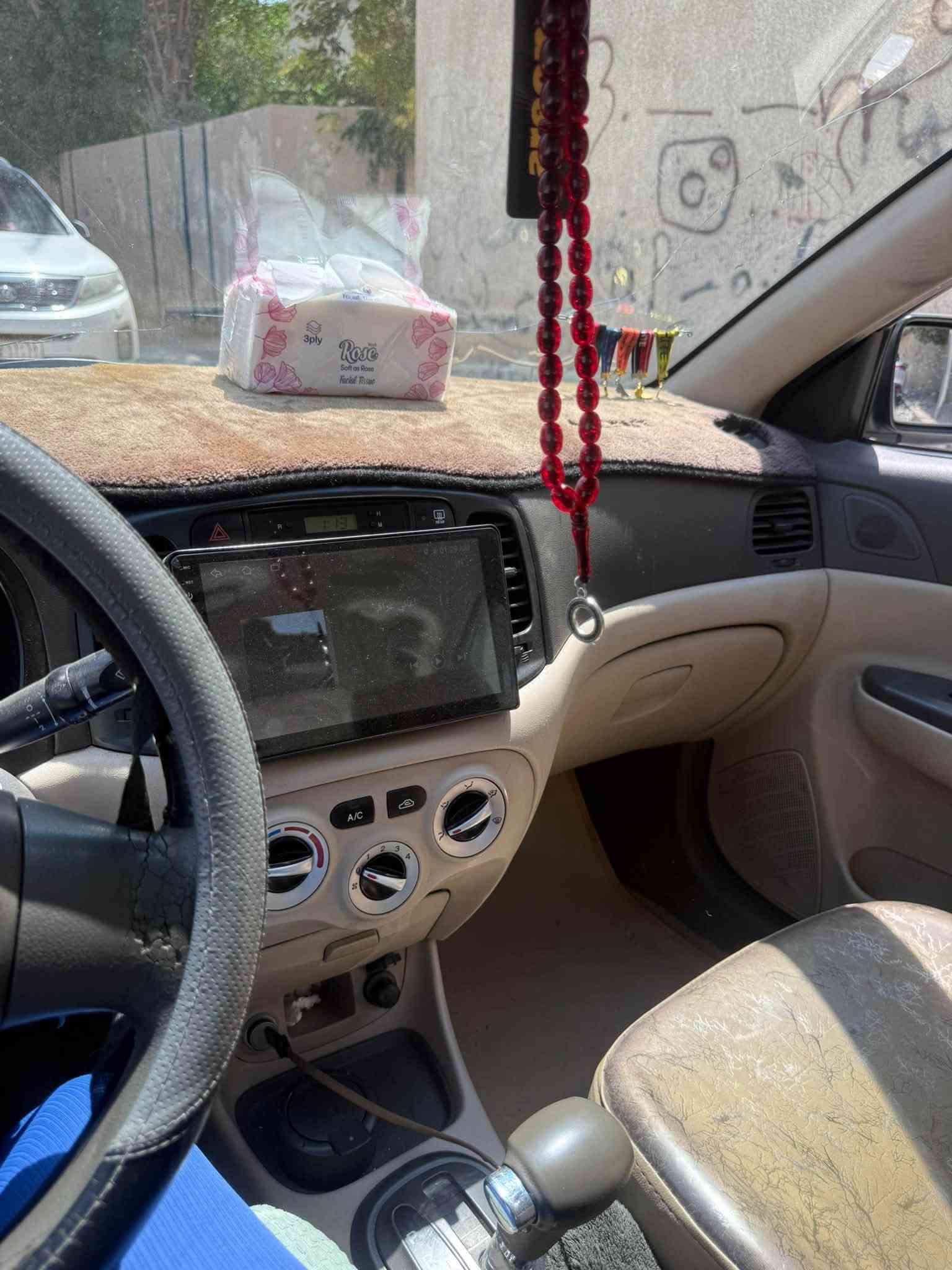 السلام عليكم للبيع اكسنت ٢٠١٠ بيهة صبغ بخشم البنيد و بل باب شويه وبيهة باردات مال رصعات بسيطه سياره جاهزة مكاني بغداد الزعفرانيه سياره بأسمي رقم بغداد الدولي السعر ٨٥ وبيهة مجال حك الجيه اخوان يعني مجالهة بسيط واليجيني بخدمته ماقصر ويا
رقمي 
***********
