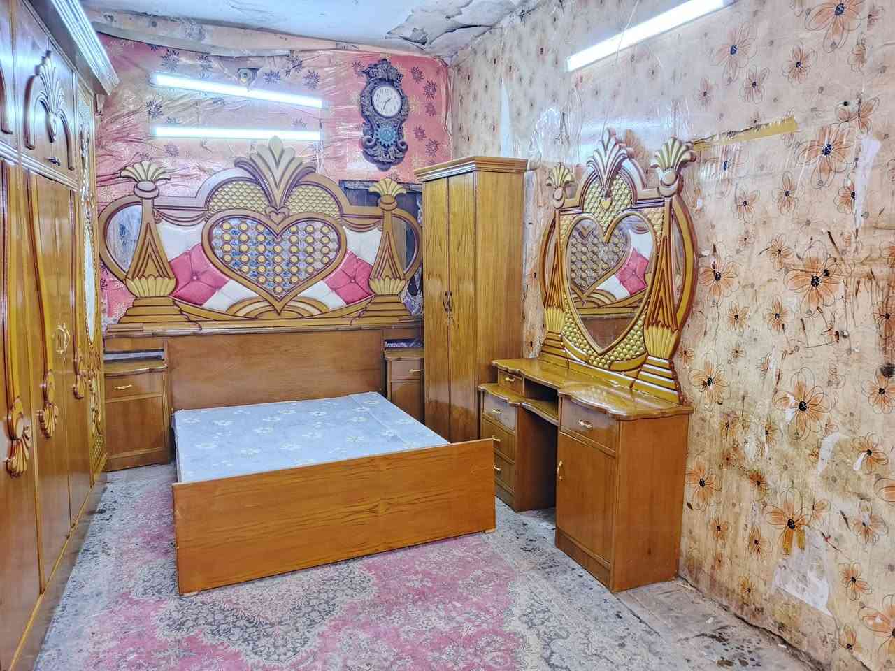 غرفه اخشاب ست ابواب ملحق للبيع ***********السعر 550صاج  الضهر جرجوبه الزاويه كنتوريه موديل حديث العنوان بغداد وكو توصيل متواجد وتساب
