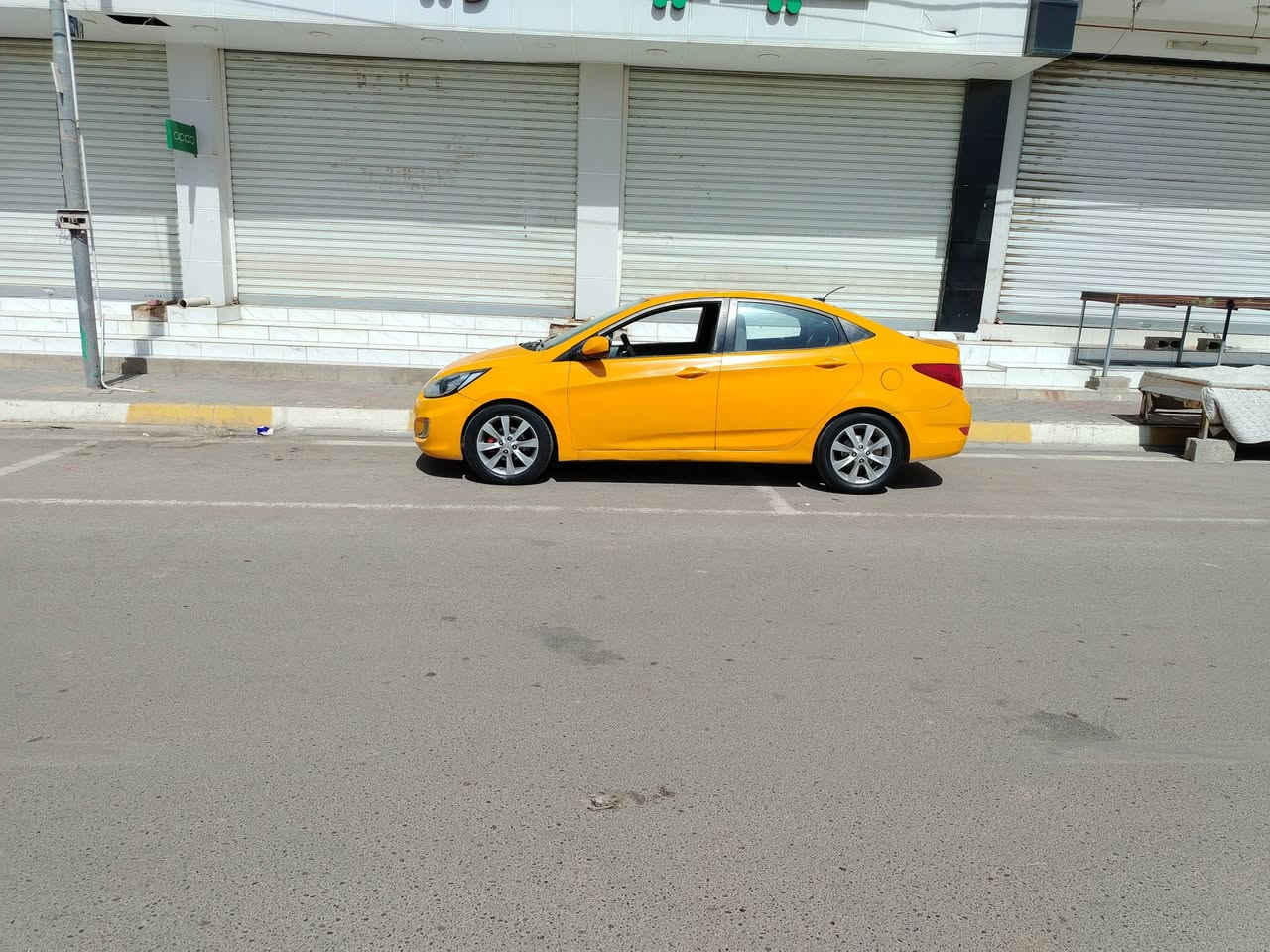 اکسنت موديل 2013 کندي
***********
***********
ضرر بنيت وباب سائق و جاملغ خلفي مابي دواخل بي دفتربنزين باسمي 

سعر 77$ بيهامجال
