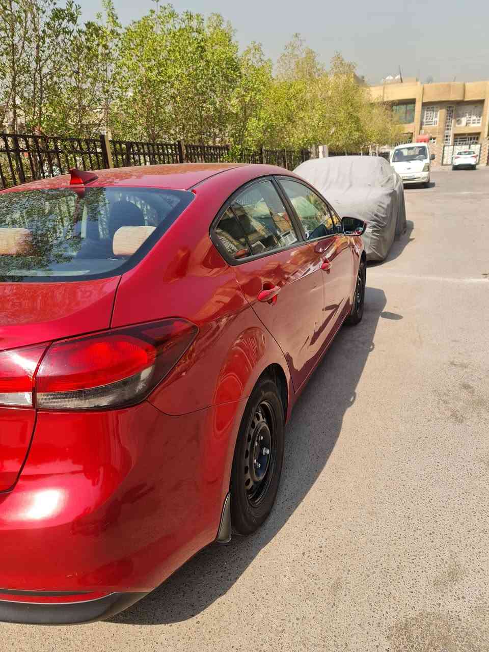 فورتي 18 S وارد امريكي بيها جاملغ ايمن و بنيد راجعات نفسهن و جاملغ خلفي بدون ايرباك حادثها كلش خفيف  و بل عراق نفس الجاملغ الخلفي بي شخوط نقصها فقط بوليش و تكحيل مواصفاتها معروفه ثلاث أنظمة قياده اقتصاديه حيل ما بيها نقص بل حداديه او الكهربائيه السياره بأسمي و تحوبل مباشر سعرها 103 و بيها مجال ***********
