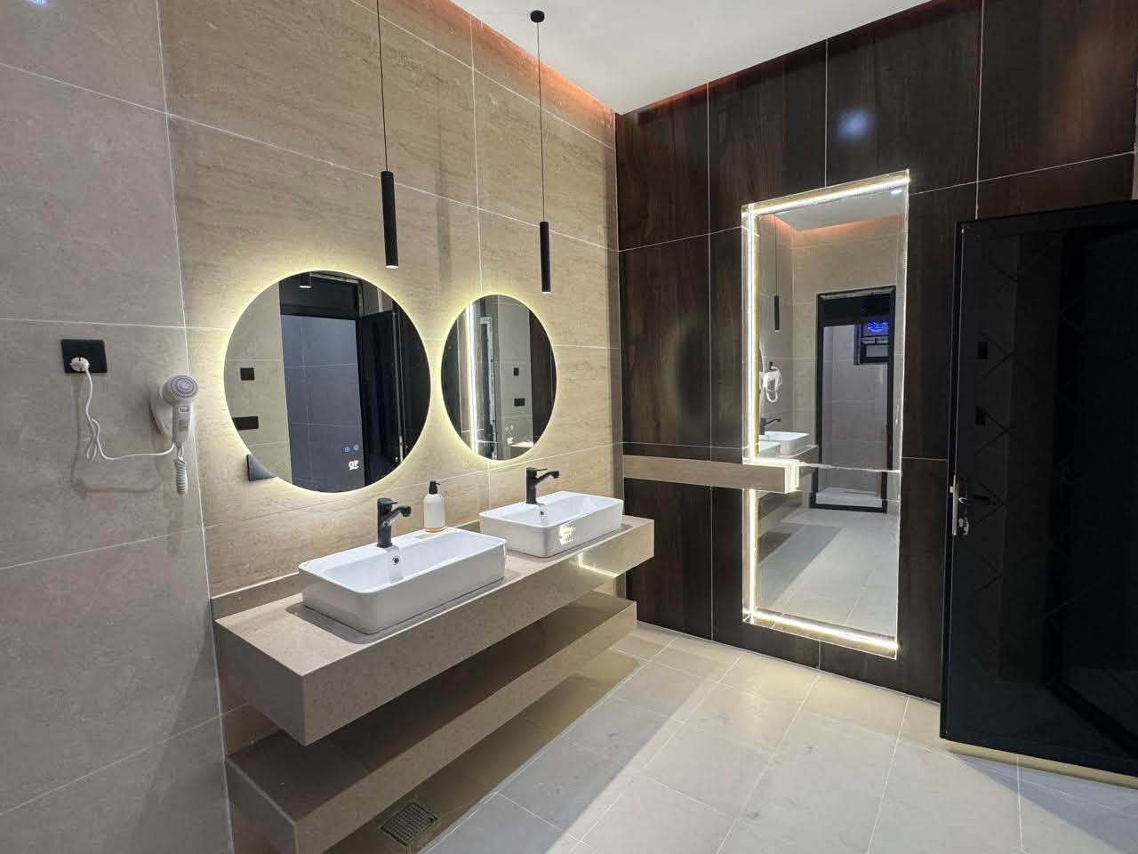 مزرعة للإيجار اليومي 🏡🌳

📍 الموقع: بغداد – الدورة – البوعيثة

✔️ أجواء هادئة ومناسبة للعوائل والشباب

✔️ مساحة واسعة وخدمات متوفرة

✔️ مثالية للراحة والونسة

📌 للحجز والاستفسار يرجى الاتصال أو المراسلة على واتساب: 
 📞***********
 موثق في تطبيق اجرلي لسياحة المزارع في العراق 🇮🇶
