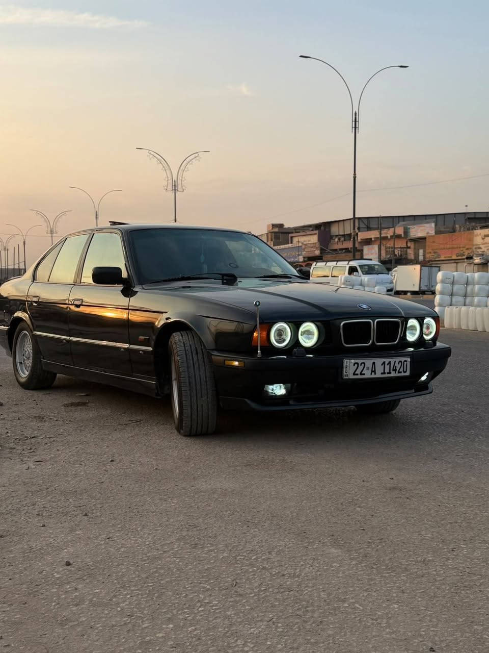 السلام عليكم بي ام دبليو موديل1993 حجم 540iاصل وفصل بليته وسنويه رقم أربيل الدولي بسمي سياره مكفوله من الضربه صبغ رش جماليه سياره مكينه كير حداديه تخم تاير كهربائيات كله شغال وجديد
المواصفات/
.سلايد روف طقتين
.كشن كهرباء
.كشن جلد
.دبل جكمجه
.التلفون الابلادي
.دبل ايرباك 
.منضومه زنون 
.دمام ابلادي
.الجرس ابلادي
.الون اسود كذاب 
والسياره جديد وخير من الله ابلاديه 
والشراي يتصل رجاً المايعرف قيمته اعبر المنشور
مكاني/بابل
رقمي/***********
السلام عليكم بي ام دبليو موديل1993 حجم 540iاصل وفصل بليته وسنويه رقم أربيل الدولي بسمي سياره مكفوله من الضربه صبغ رش جماليه سياره مكينه كير حداديه تخم تاير كهربائيات كله شغال وجديد
