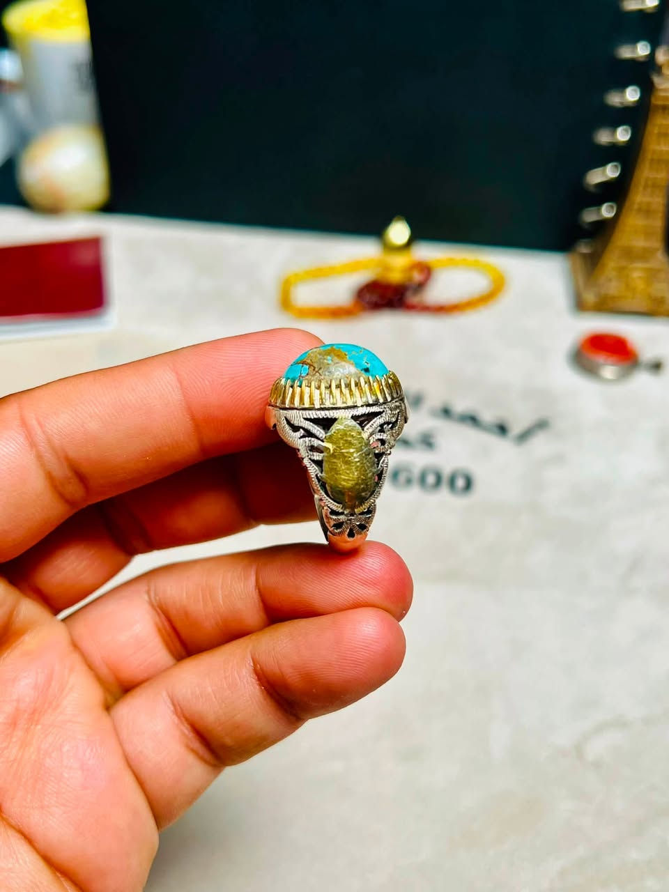 جمــــعة مباركة

� خاتم فيروز نيشابوري فاخر 💎

من روائع الفيروز النيشابوري، حجر يحمل جماله الطبيعي وحضوره المميز، اختير بعناية ليكون قلب هذا الخاتم الراقي.

✨ صياغة يدوية بفضة ثقيلة، تجمع بين جمال حجر الفيروز وإبداع الصائغ، بتفاصيل دقيقة وتشطيب يليق بجمال الخامة.

قطعة تجمع أصالة الحجر، فخامة الفضة، وروح الحرفة اليدوية… لتكون مميزة بكل تفاصيلها.

📞 للطلب والاستفسار: ***********

#فيروز_نيشابوري #صياغة_يدوية #فضة_925 #خواتم_رجالية #مجوهرا
