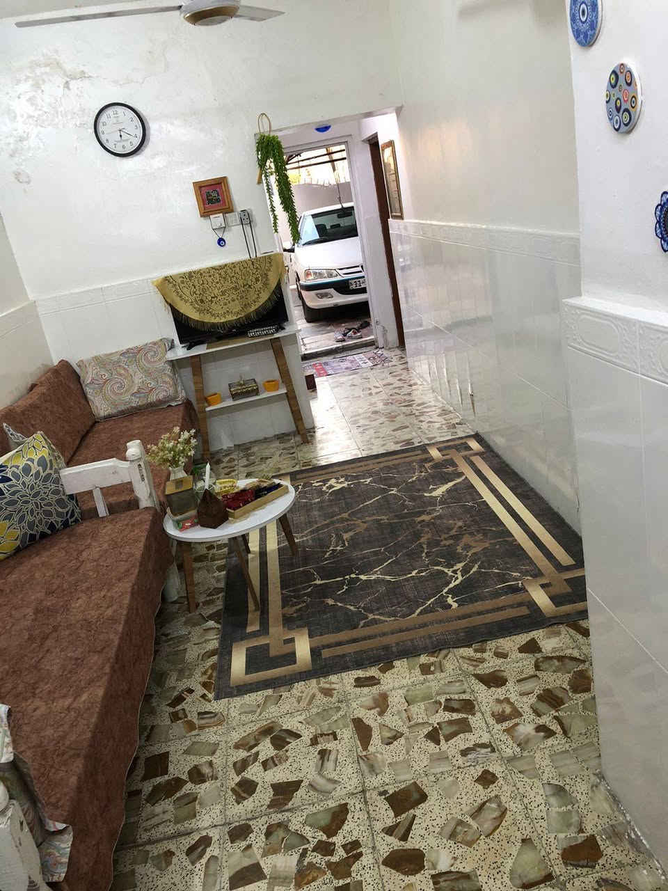الدار للبيع بناءقديم عكاده طابقين مساحه ١٦٠متر واجهه ١٠ الموقع الرحمانيه قطاع ٢٣ قرب سوق صنعاء ايستفسار تواصل على الرقم *********** امام العقار تشجير
