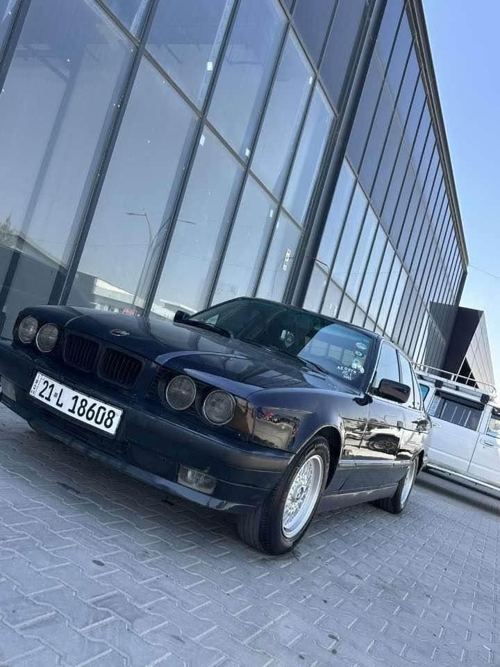 مۆدیل 1993 بیلاد 525 
گێر عادی
تەبریت و گێرو مەکینە چرکەی تیا نیە 
دوجام کارەبا
بەس جوابی تەلەفون ئەیەمەوە
52 معامەلە 
*********** السليمانية, العراق
