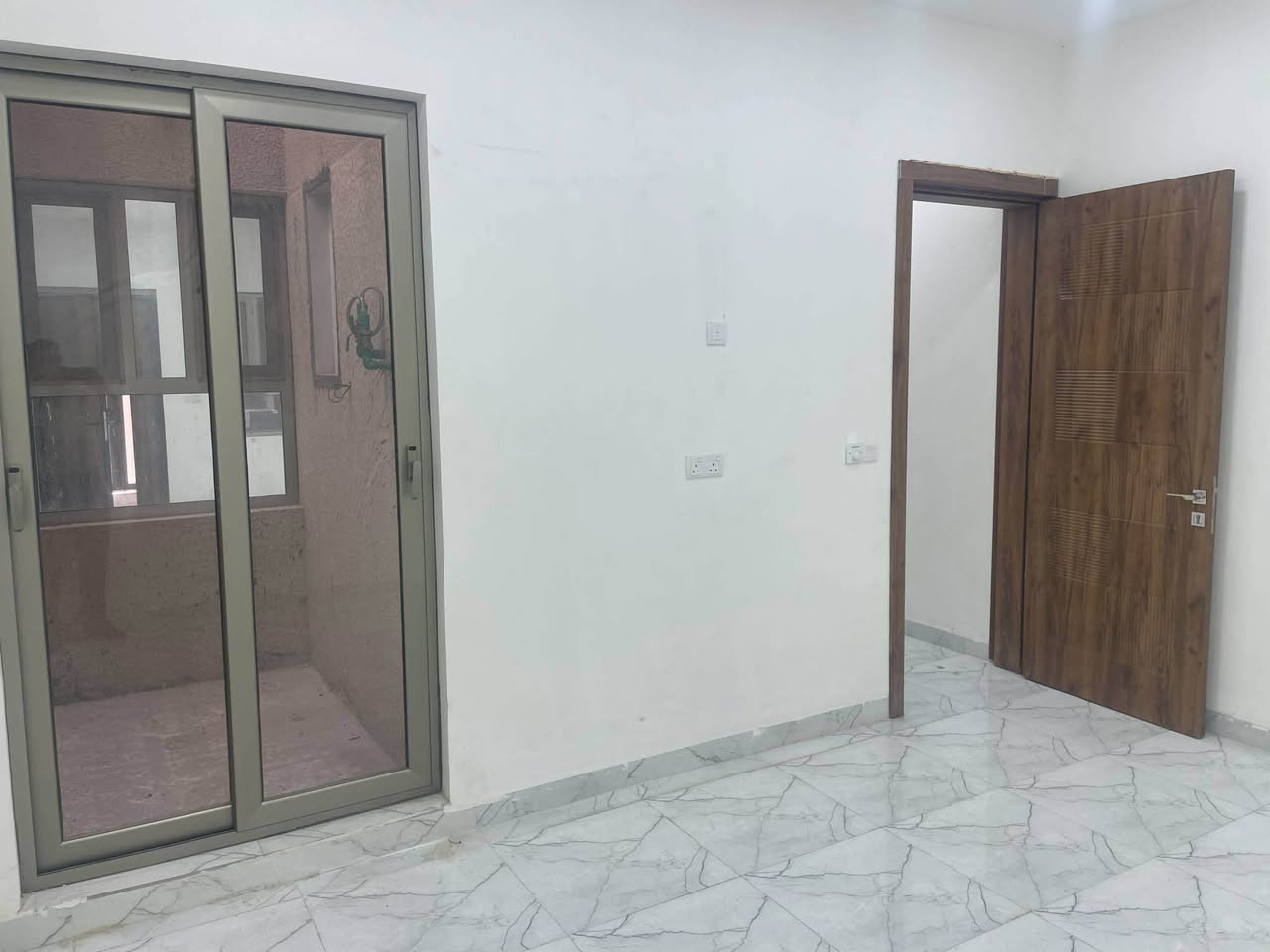 تحيه طيبه توفر شقه حديثه ديلوكس للايجار
كرادة خلف حلويات الزيتون الجديد
غرفه وصاله وخدمات 
للاستفسار الاتصال عالرقم
***********
متوفر واتساب
