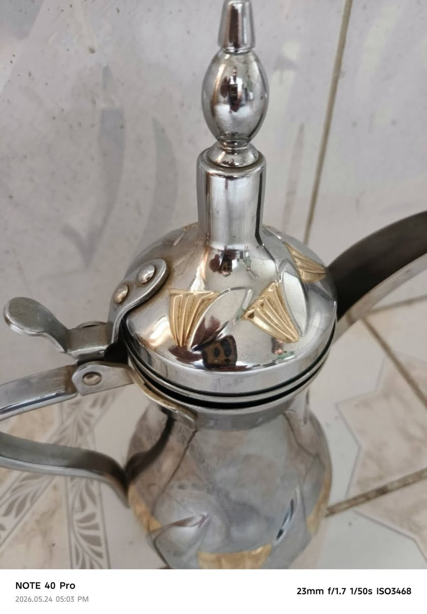 دلة سيف ملكي نقش ذهبي ارتفاع 32  cm اصلي ثقيل درجة اولى 
***********0
