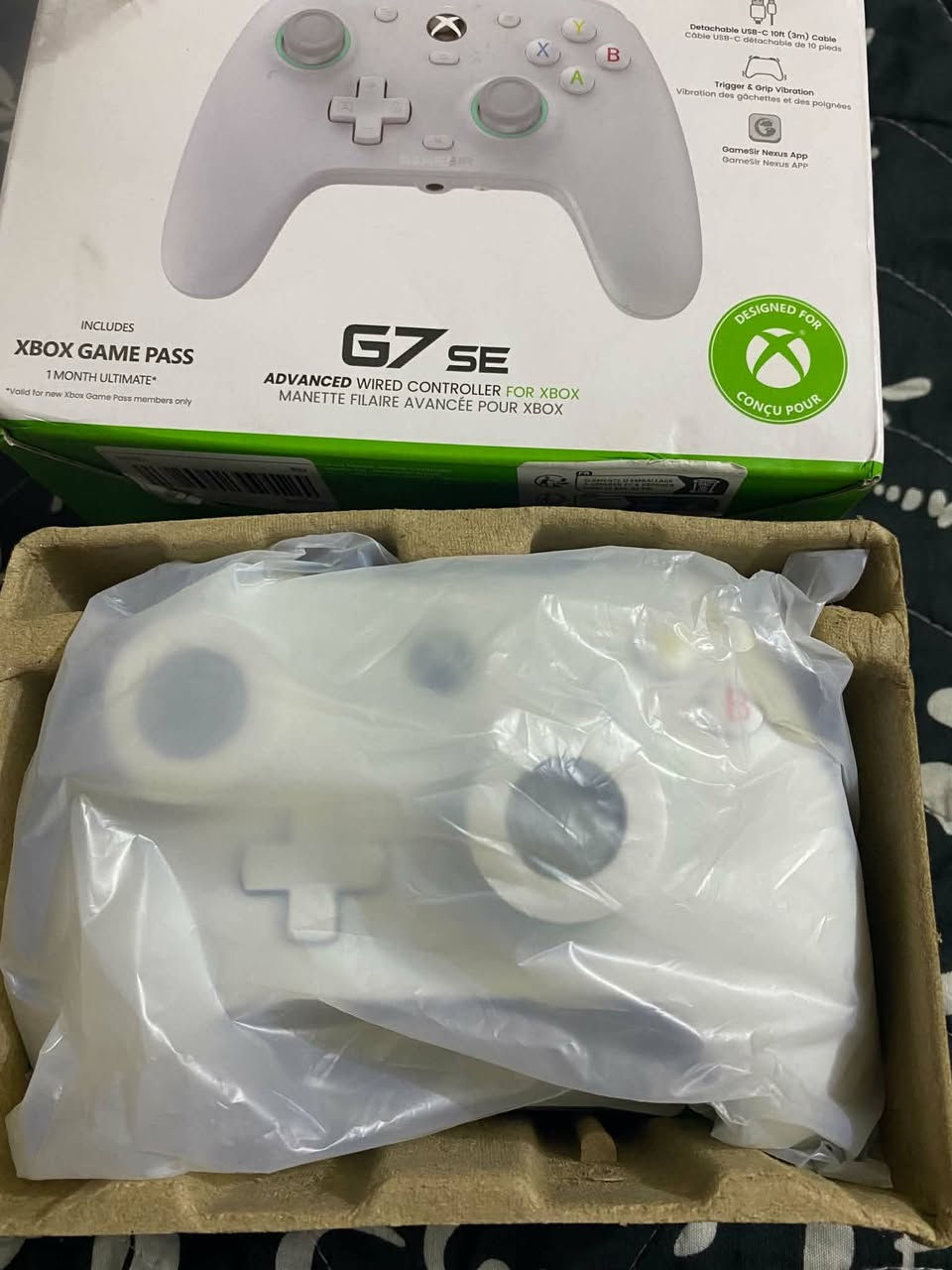 GAMESIR G7 SE 
Windows 
Xbox one
Xbox series S/X
Game pass ultimate 1 month free
New
جوستك محترفين مع كامل ملحلقاتها جديد غير مستخدم
يحتوي على كارت كيم باص 1 شهر 
سعر 50 الف 
***********

نص مكتوب في الصور:
- 3M