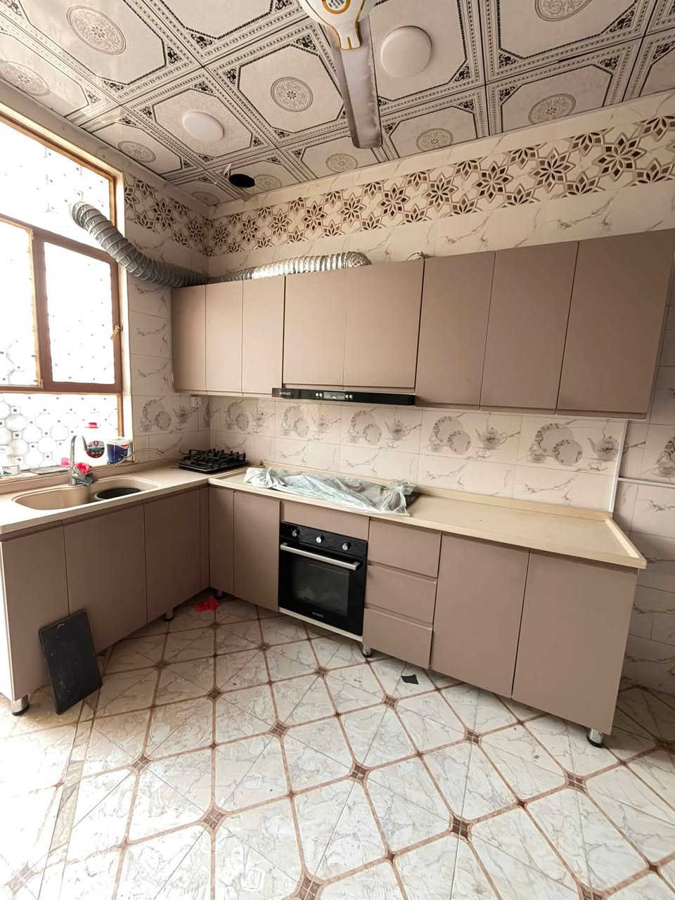 🏡دار للبيع🏡
المساحة: 100 متر مربع

✅ #طابو_زراعي_سند_25_أقرار_محكمه

السعر: 50 مليون  ( مع الأثاث )

الموقع: النجف الاشرف منطقة المزارع الاولى مقابل قريتة الغدير عمود 321 
شارع رقم 10

مواصفات البناء:

غرفة نوم وصاله ومطبخ واستقبال حمامات داخليه وخارجيه  

بناء مرتب (أساس + سقف كونكريت + طابوك)

الخدمات:#بعد_عن_سوق_100م

ماء كهرباء مدارس سوق تبليط مولد

للاستفسار والاتصال:
***********
***********
فيديو للبيت بأول تعليق
