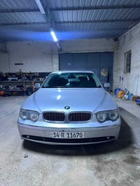 🚘 للبيع BMW 735i موديل 2004  ✨ سيارة فخمة ومريحة، مناسبة للاستخدام الي...