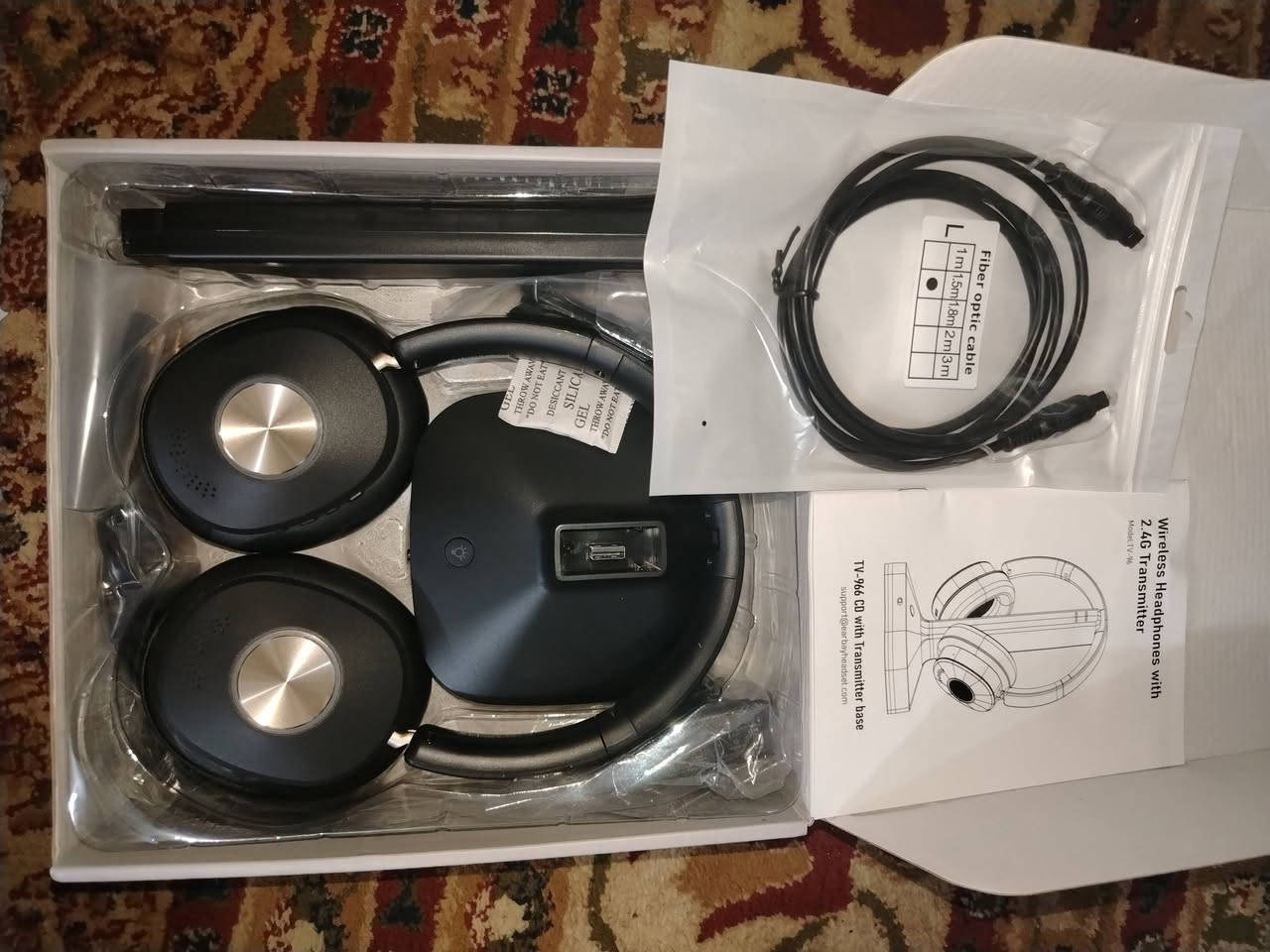 للبيع: سماعة تلفزيون لاسلكية Earbay TV Headphones مع قاعدة إرسال وشحن 📺🎧

السماعة المثالية لمشاهدة التلفزيون، الأفلام، أو المباريات بصوت عالي وواضح جداً ومن دون ما تزعج العائلة أو الأطفال وهم نايمين. كلش تفيد أيضاً كبار السن اللي يعانون من ضعف السمع علمود يسمعون التلفزيون بوضوح.

💡 أبرز مواصفات ومميزات السماعة:

قاعدة شحن وإرسال: السماعة تجي وياها قاعدة خاصة تربطها بالتلفزيون وتشتغل كجهاز إرسال، وبنفس الوقت من تخلص استخدامبس تخلي السماعة عليها راح تشحن تلقائياً.
بدون تأخير بالصوت (Zero Delay): تدعم ميزة الـ CD المتطورة، يعني الصوت يوصل لأذنك ويه حركة الشفايف بالشاشة بالضبط بدون أي تأخير.

راحة تامة وعزل ممتاز: تصميمها فوق الأذن (Over-Ear) ويا وسائد ناعمة ومريحة جداً للاستخدام الطويل وتعزل صوت الغرفة.
سهلة التشغيل: تشتغل وتكنك تلقائياً على القاعدة مالتها بدون دوخة إعدادات البلوتوث.

      ✨ الاستفسار خاص ماسنجر أو واتساب *********** ✨
