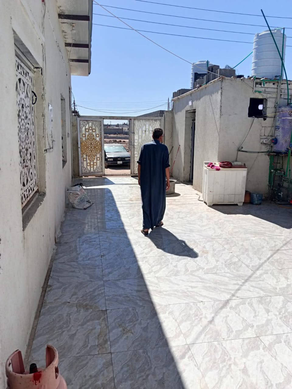 بيت وقف سني مسجل للبيع
في قضاء ابو خصيب ابو كوصره 

مساحة البيت 200 متر 

يحتوي البيت على غرفتين ودوانية وصاله ومطبخ وحمام+ كراج 

السكف سندويج 

السعر 40 مليون وبي مجال شي بسيط
للتواصل ***********
