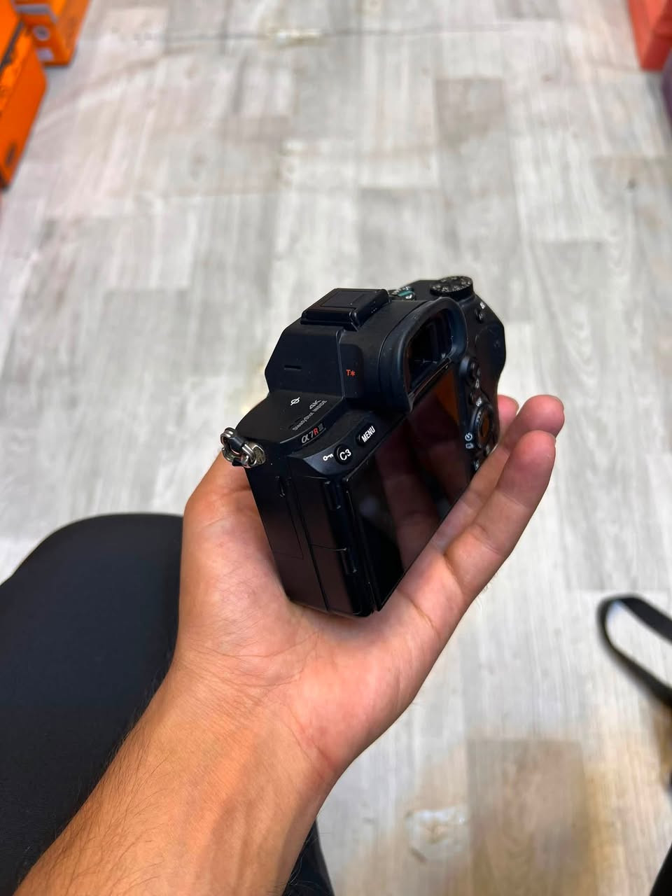 بدي سوني a7Riii
نظيفة جداً مع الكارتون والملحقات
شراي راسلني خاص او واتساب
مكاني بغداد مدينة الصدر
***********
