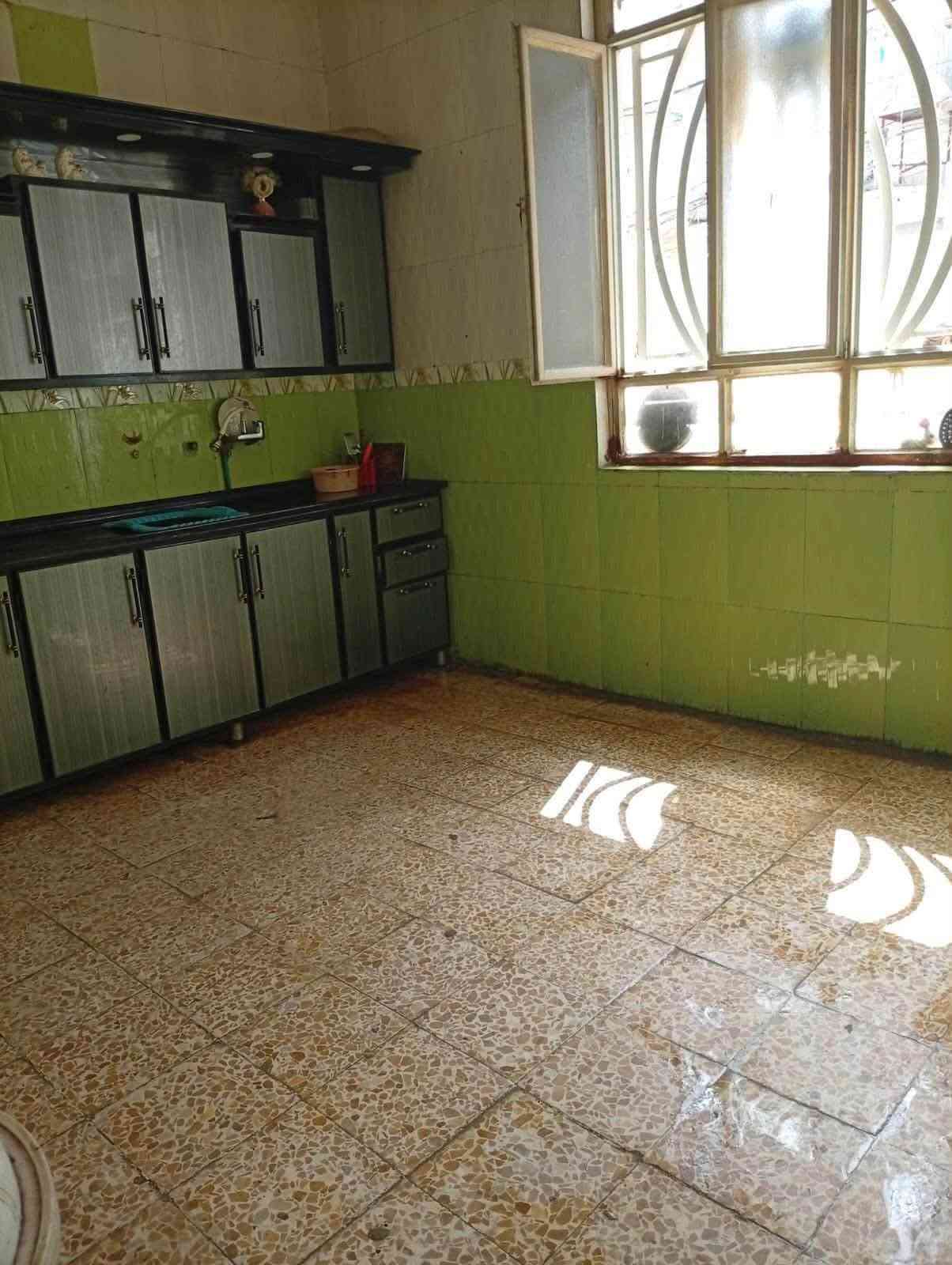 السلام عليكم بيت للبيع بكربلاء شارع ابو طالب نهايته البيت طابو صرف سند (25)البيت طابوك طابقين  سند (25) البيت بي ست غرف وصاله وستقبال وصحيات العدد ثلاثه  قريب علي المدارس وسوك وكلشي متوفر يمه وعن الامام كيلوين واكثر شي نروح مشي  وسعره البيت (220)وبي مجال الشراي يخابر  ع هذا رقم مساحت البيت (150) متر(***********)
