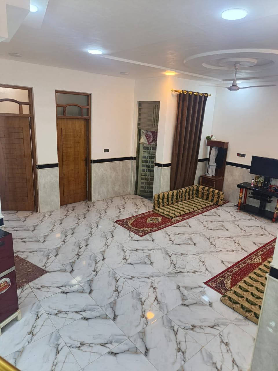 بيت للبيع طابو ملك منطقة نهاوند  شارع العلوة وتطلع كلة كبل ورة دائرة المجاري 200 متر بناء حديث سعر 130 قفل للتواصل خاص او واتساب ***********
