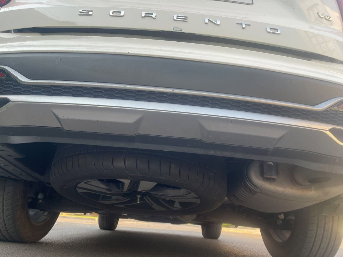 سورنتو 2021 خليجي وكالة الدولية عداد المسافة 69 الف رقم بغداد بأسمي بدون صبغ
بيه شخط راجع بارد فقط 
العنوان _المنصور ***********

نص مكتوب في الصور:
- شخط بارد