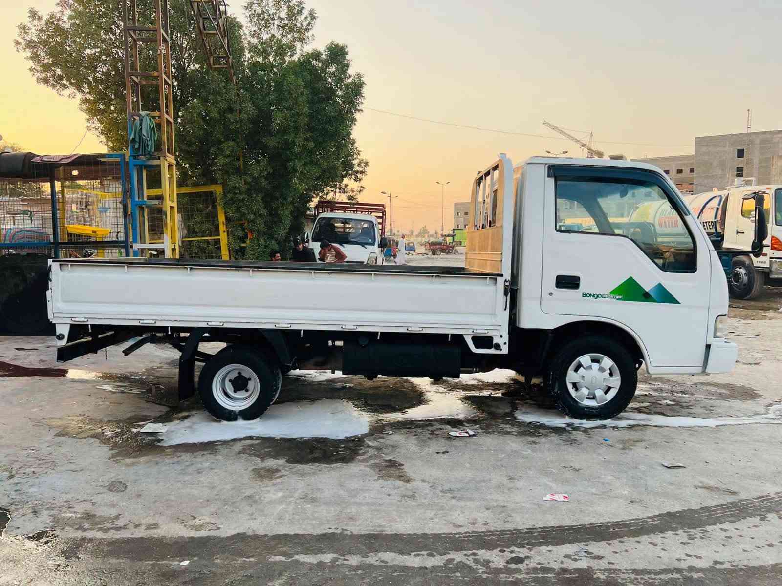 سلام عليكم....كيه البيع.....فنتيره مديل 2000.... رقم بغداد......صبق بكانات فقط......مكينه وكير واكسن خير من الله....شاصي مكفول .... كهربائيات شغاله.....تخم تاير جديد..... دواخل حلوه..... تحويل مباشر.....صدر امامي وخلفي جديد........سياره مال جناي....السعر 62وبيه مجال الطيبين..... الاستفسار علا رقم الهاتف‏‪***********‬‏المكان بغداد مدينه الصدر
