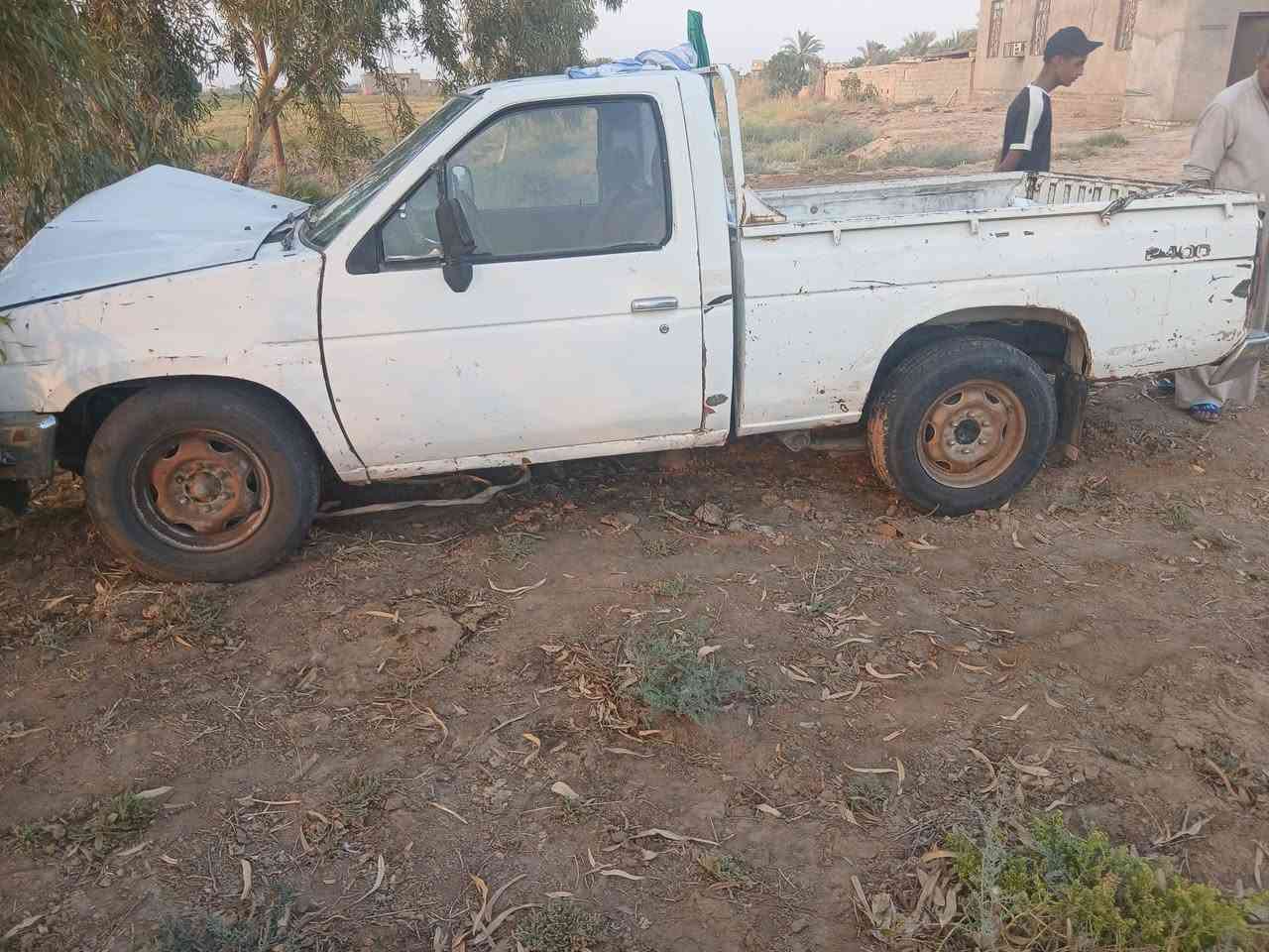 نيسان بيكب 89  ضربتها جاملغ وبنيد وشوية بالشاصي محرك وكير ومكينة حاوية مكفولات بأسمي مشروع وطني 2028  بصرة السعر 22 مكاني ناصرية غراف 
***********
