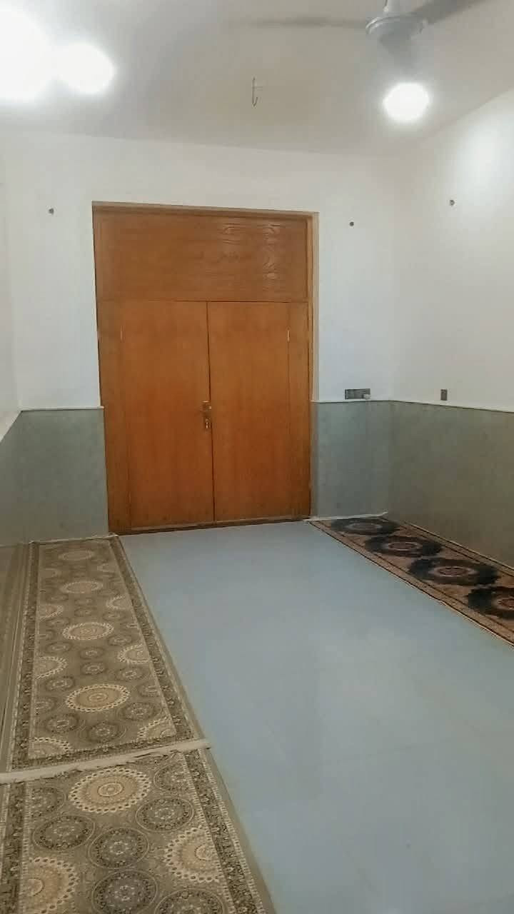 🏡 *للبيع منزل راقي في الديوانية - حي الصدر الرابع - العسكري* 🏡

*المساحة: 360م² واقع حال | السند 277م |طابقين | موقع مميز جداً*

علما ان العقار مطلوب اسكان«55» مليون دينار عراقي

📍 *الموقع*: حي الصدر الرابع - قرب مدرسة العراق الابتدائية - منطقة العسكري - شارع هادئ وخدمات كاملة

*تفاصيل الطابق الأول:*

«استقبال واسع ومعزول»«4×9»

« صالتين استقبال واسعات » 
«الاولى»«3.5×7»
«الثانية»«4×13»

- «غرفتين»«4×5»

«مطبخ داخلي بادر»«5×5»

«مطبخ خارجي حا»«2.5×4»

- صحيات داخلية + صحيات خارجية للضيوف
- تصميم مفتوح يليق بالاستقبالات والعوائل الكبيرة

*تفاصيل الطابق الثاني:*

1- «2 غرفة نوم»«4×5»

2- «صالة عائلية»«4×10»

3- 2 سطح للاستخدام والجلسات

-سطح الطابق الاول 
-سطح طابق ثاني واسعات

*مميزات البيت:*
✅ مساحة كبيرة 360م تبني براحتك 
✅ موقع حيوي قريب للمدارس والخدمات
✅ بناء سنة«2026» بناء متين وتقسيم عملي 100%
✅ مناسب للسكن وللاستثمار

بيت العمر اللي تدور عليه موجود هسه بالديوانية 💎

للاستفسار والمعاينة اتصل: [***********] 
المعاينة متاحة يومياً
