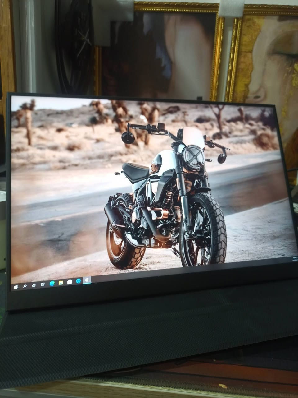 شاشه monitor محموله😍 طلعتلي(جديد غير مستعمل)
ماركة اوربي  UK للكيمنك☑️+تصاميم☑️
الحجم  16 أنش محموله ☑️
عملاقه ☑️
 
جوكر الربط على جميع الاجهزه☑️👇🏻
للستلايت للسفرات+كيمنك العاب+ برمجه وتصميم أو كشاشه ثانويه للابتوب والحاسبات

للدراسه وغيرهم... الخ..
تدعم تقنية ips للمصممين الوان مفتوحه ☑️
تدعم تقنيةHDR ثباتية الالوان والواقعيه ☑️
منفذين تايبسي +منفذ hdm☑️

كامل ملحقات 🎁👇🏻
تابع الصور 🌷

تدرون اسعارهم غاليات بل متاجر  
على اول تم 85 الف..
يوجد توصيل 🚕
***********
