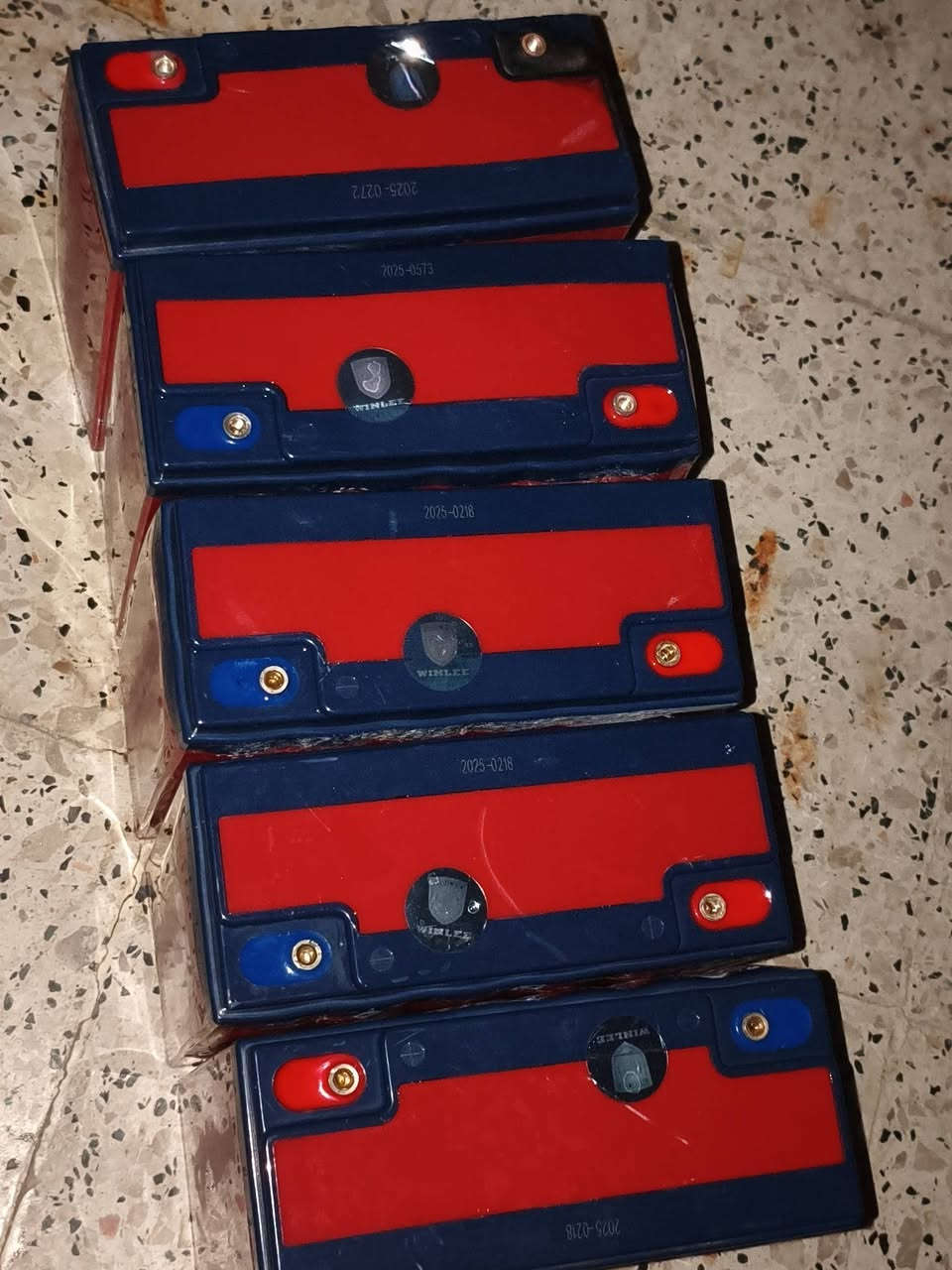 بـطاريات 🔋 عـدد 5 بـيهن نفخـة حيل بسيطة ممأثـرة عـليهن  فــول💯 بالـمشي كلهن يقرن 10 وفوك وعالفحص ..
الـسـعـر .. 115 .. بيهـن مــجال ..
*********** ☎️📞 .. واتـسـاب ..
