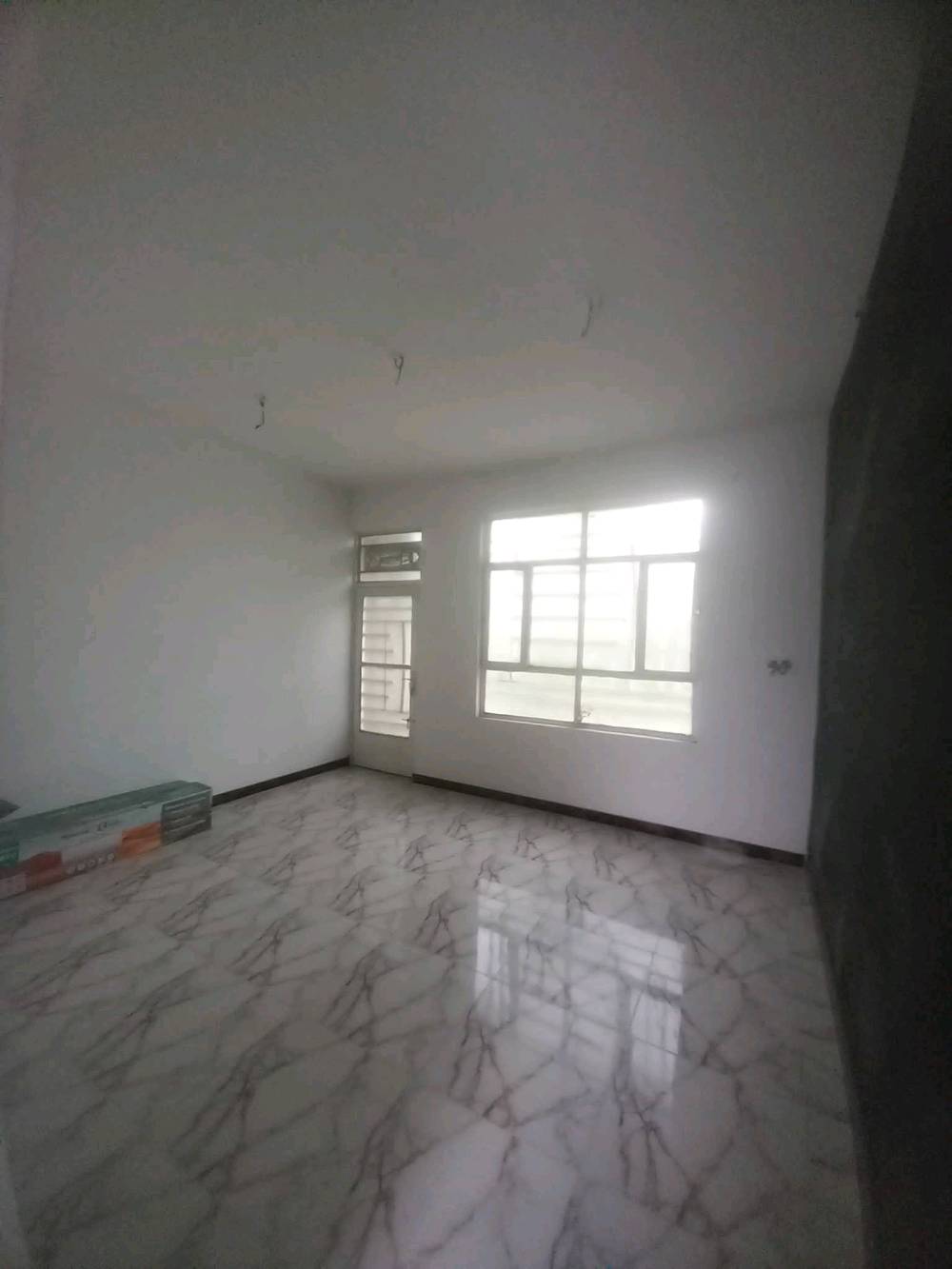 🏠 بيت للبيع – الزعفرانية

📐 المساحة: 100 متر مربع
🏢 طابقين

🔹 الطابق الأول:
• غرفة
• مطبخ
• استقبال
• هول
• صحيات

🔹 الطابق الثاني:
• غرفتين نوم
• هول
• صحيات
• مخزن

📜 السند: زراعي – سند 25
💰 السعر: 80 مليون

📍 العنوان: بغداد – الزعفرانية، نهاية شارع الكهرباء، شارع المختار الثقفي

📞 للاستفسار والاتصال:
***********
البيت شكد عمره تقريباً؟ وهل بيه أي ترميمات أو شغل سابق لازم ينذكر بالمواصفات؟: 
بناء 2023 نقصه فقط واجها
عدادات وخدمات الدار شلون وضعها هسه: كهرباء، مي، صرف صحي، وكلشي شغال لو لا؟: 
كامل من الماء والكهرباء والمجاري
العنوان دقيق أكثر وين بالضبط بالزعفرانية؟ وإذا تحب تضيف معلم قريب حتى يسهل على الزبون يوصل.: 
نهايه شارع الكهرباء شارع المختار الثقفي الفرع السادس مجاور اسواق نمبر ون
السعر قابل للمفاوضة لو ثابت؟ وتفضل البيع كاش لو أكو مجال للتقسيط/التسهيل؟: 
قابل للتفاوض 