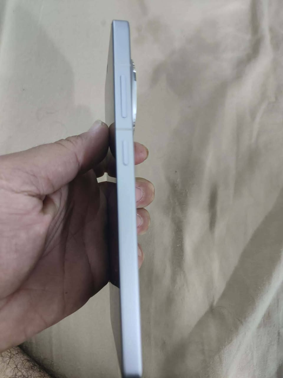 سلام عليكم
OnePlus 13r 
ذاكره 512 / 16
عالمي
بطاريه 100
نظافه 100
ملحقاته شاحنه اصليه و كفر 
مكاني نجف 
سعره 525
*********** واتس اب
