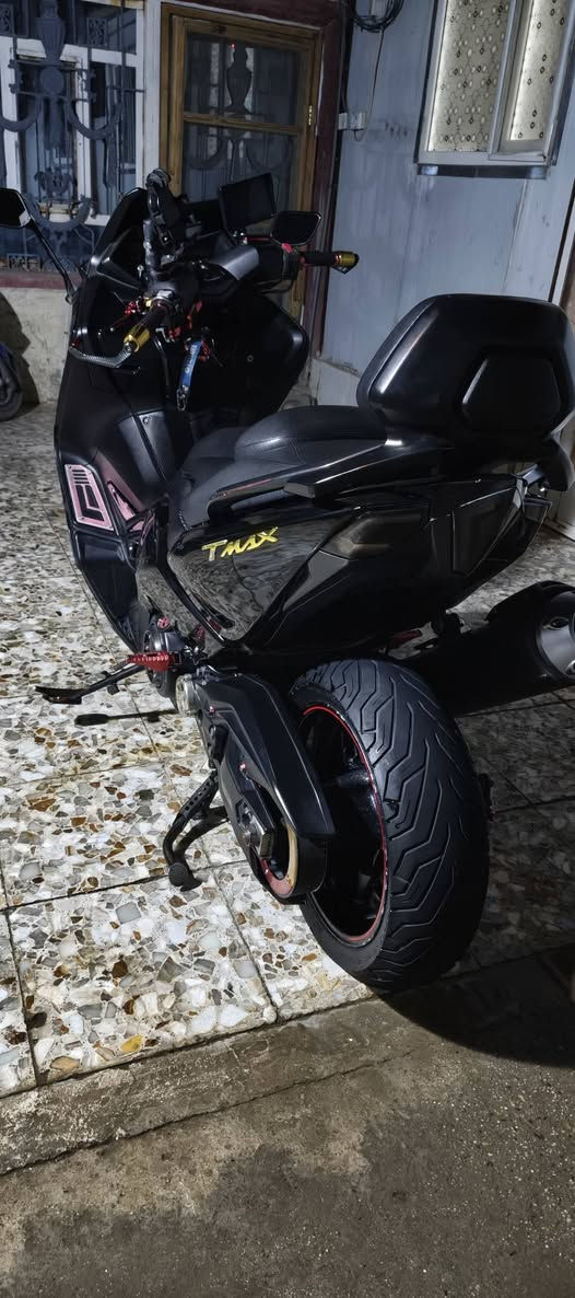 السلام عليكم T MAX 2014بيهة قطع تزويد تاير جديد لايت زنون دراجة كبالك نضافة 100%السعر 41رقم***********واتساب
