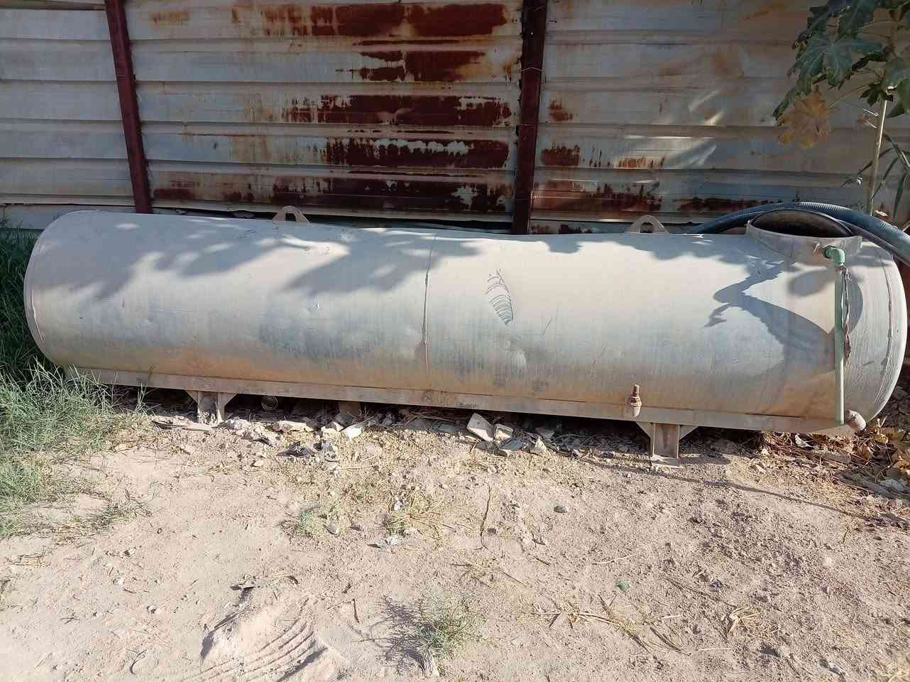 سلام عليكم تنكر مغلون طول 5 أمتار  4000 لتر كامل مكمل اليريده يتصل ع رقم *********** مكاني كربلاء
