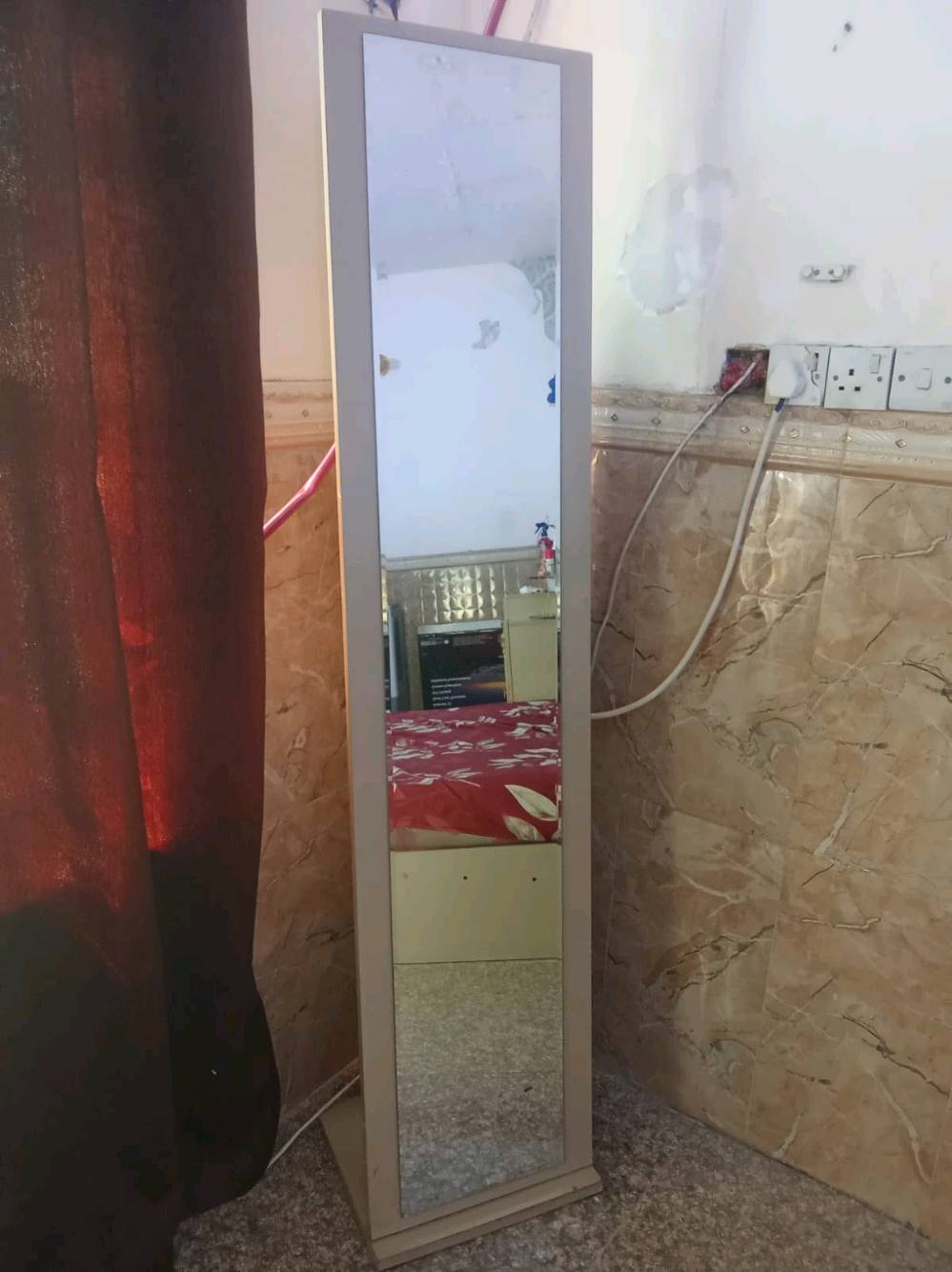 غرف نوم 
تخم قنوات 
 بغداد البلديات
السعر ٦٠٠
بيها مجال
ممكن تذكر شكد عدد القطع بالضبط ضمن الغرفة؟ وهل السعر يشمل كلشي الظاهر بالصور لو بس قطع محددة؟: 
٨قطع
شنو حالة الغرفة حالياً من ناحية الاستعمال؟ بيها خدوش، كسر، أو أي نواقص بالدواليب/المرآة/الكنب؟: 
مستعملة بها اضرار
تريد تحدد لنا آخر سعر ممكن، وهل أكو مجال للتوصيل أو الاستلام من بغداد البلديات فقط؟: 
بيها مجال لا يوجد توصيل