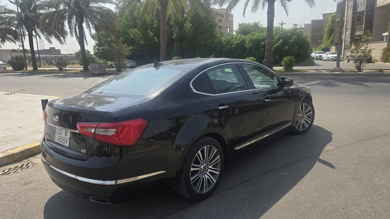 كيا كادنزا 2014 امريكي ماشيه 128 بغداد بسمي 
كير محرك مكفول محرك 6v سلندر تخم تاير تبريد ثلج صدرها نضيف سياره جاهزه من كلشي بيها 3 قطع صبغ 
السعر 110 بيها مجال للشراي 
الاستفسار *********** مكاني بغداد السيديه
