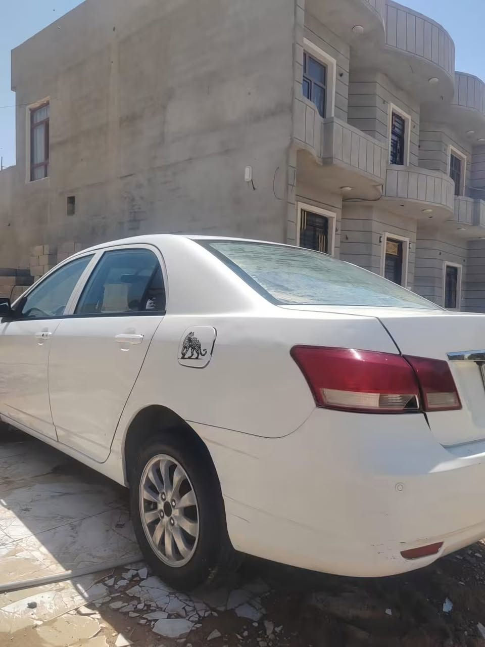 بي وايدي كورلا • ٢٠١٣ • داخل نظيف