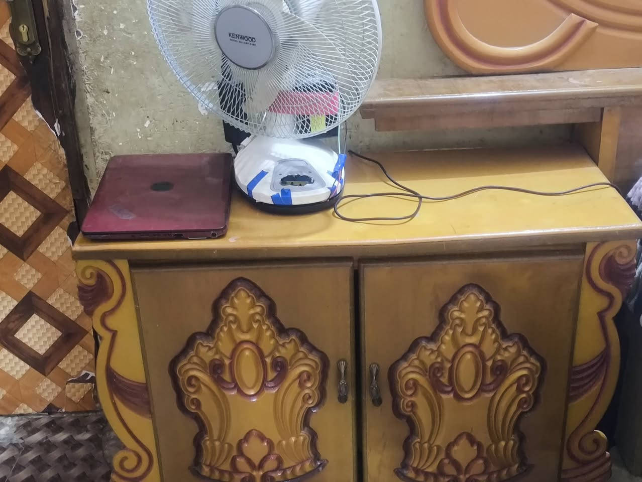 غرفه اخشاب • للبيع • ما تكسر السعر
