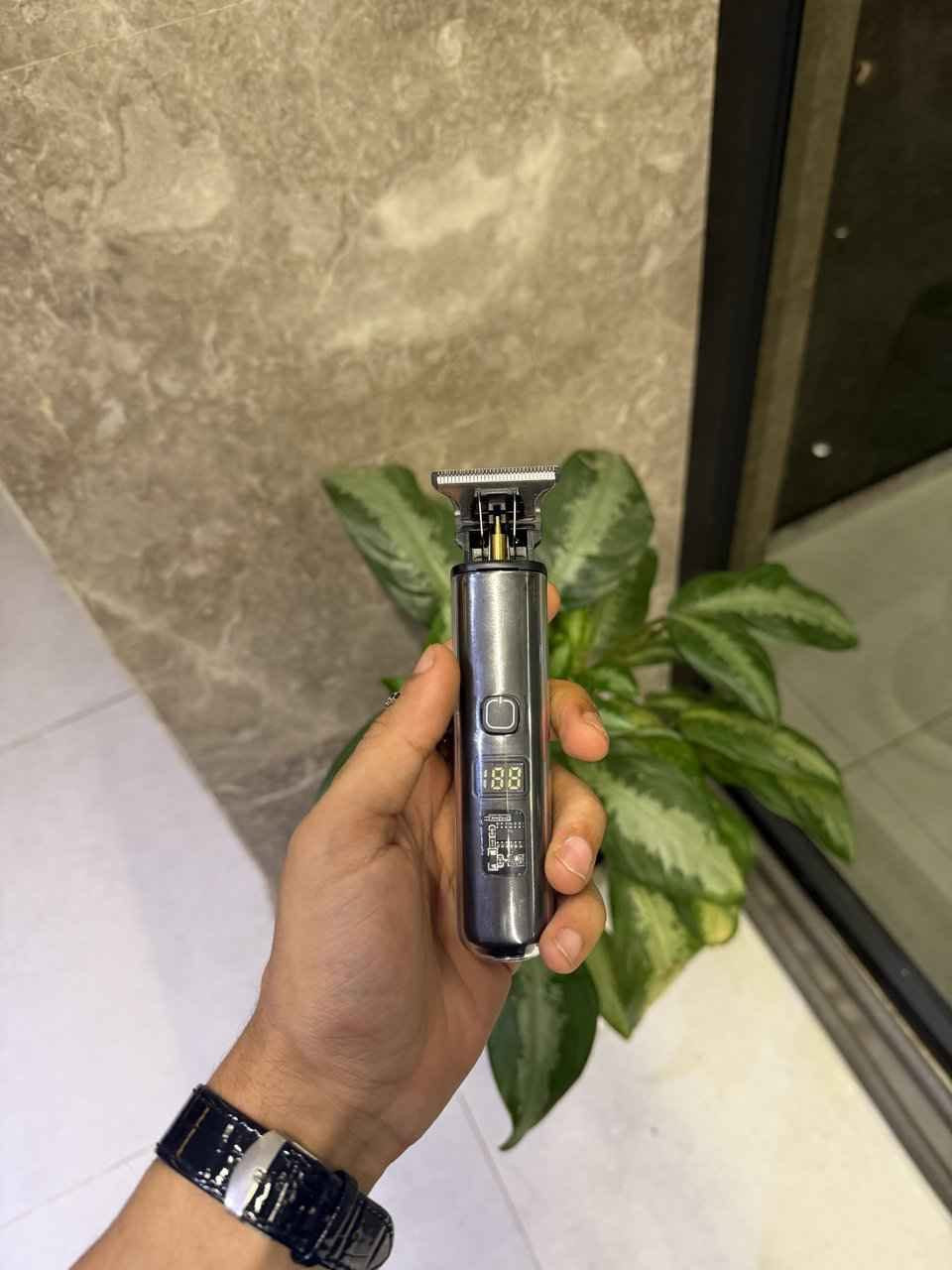حلاقة مرتبة وين ما تكون ✂️🔥
ماكينة Mini Clipper WG-006 بحجم صغير وقوة تشغيل عالية، شحن سريع وتصميم مريح يخليها خيار عملي للبيت والسفر.
صغيرة بالحجم… عملية بالاستخدام بلاد, صلاح الدين
