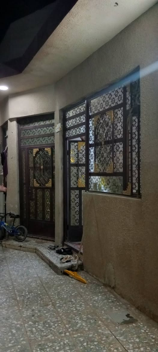 دار زراعي للبيع
المساحة ١٢٠ مربع 

غرفة نوم عدد ٢ 

استقبال 

منور بين الغرفتين

صالة مفتوحة مع حمام و مطبخ 

السعر ٦٥ و بي مجال 

العنوان بغداد الزعفرانية حي الامانة بالزراعي اول فرع 

للاستفسار *********** ابو فرح
