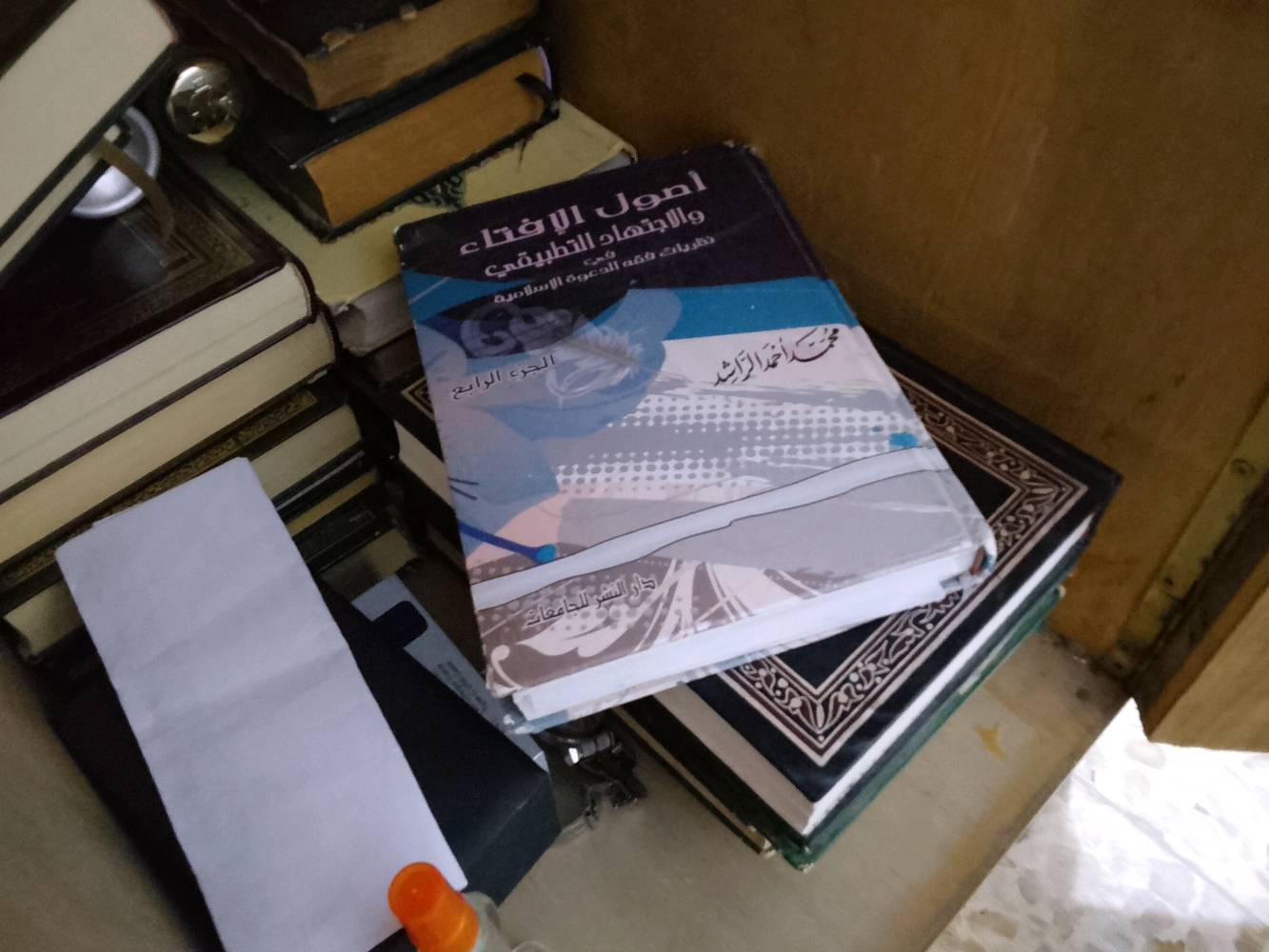 كتب للبيع أكثرهن دينية الفريقين ورقية ومجلدات كاملة واجزاء السعر مناسب مكاني الحرية بغداد