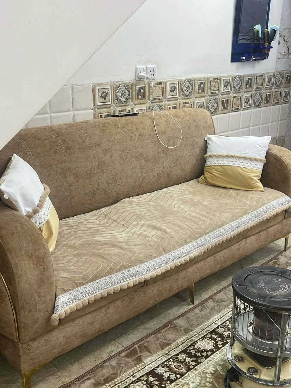 السلام عليكم تخم 14 مقعد يحتوي على 2 كراسي و 4 قنفات للبيع مستخدم 6 اشهر بعده جديد تجي وتشوف بعينك سعره 600 وبي مجال 
العنوان بغداد / القاهرة / الدلفية

للتواصل واتساب 
***********
